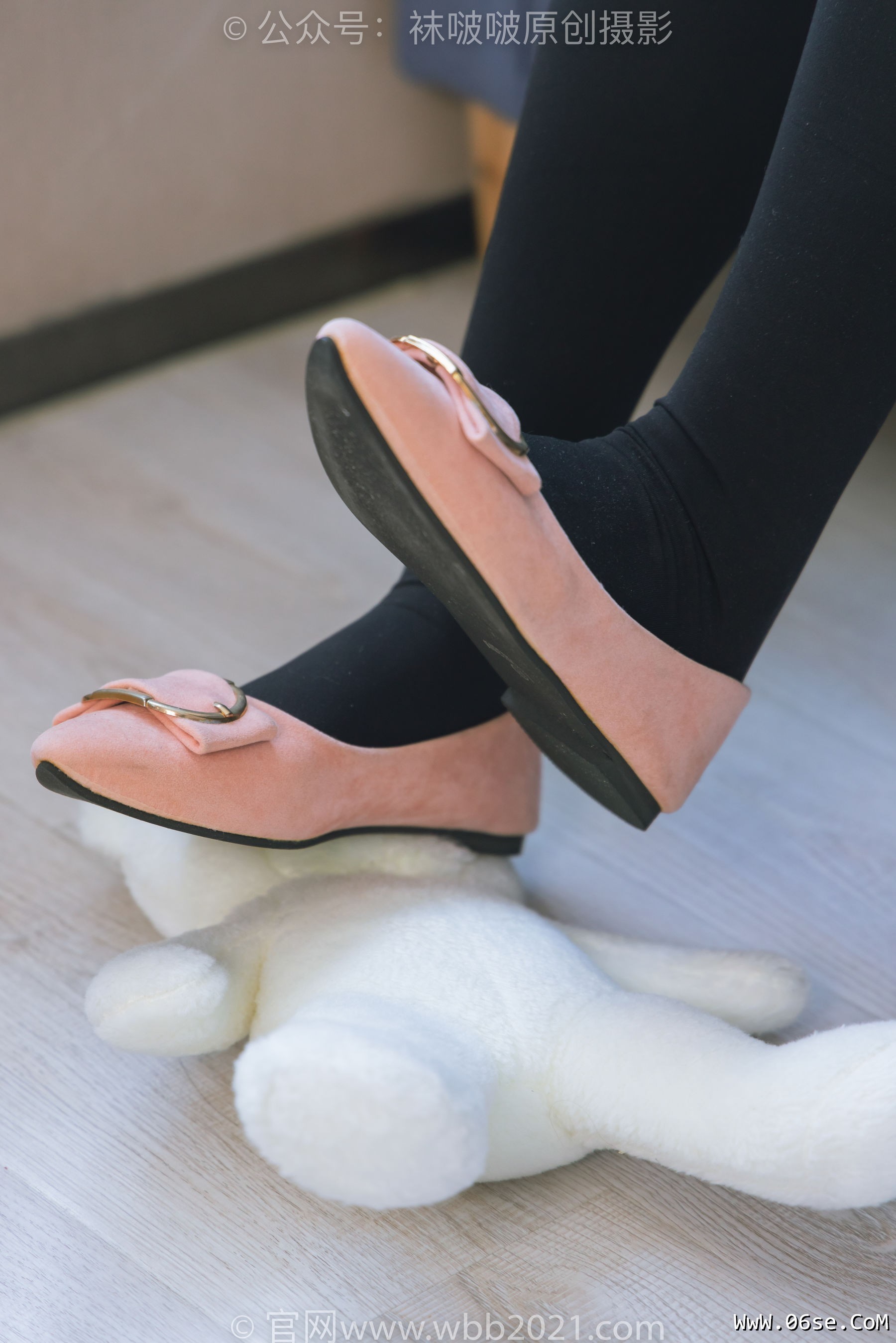图片[29]-BoBoSocks袜啵啵 No.315 小沫 -平底鞋、厚黑丝、模特穿鞋及丝袜踩玩偶小熊剧情[140P]-六色网