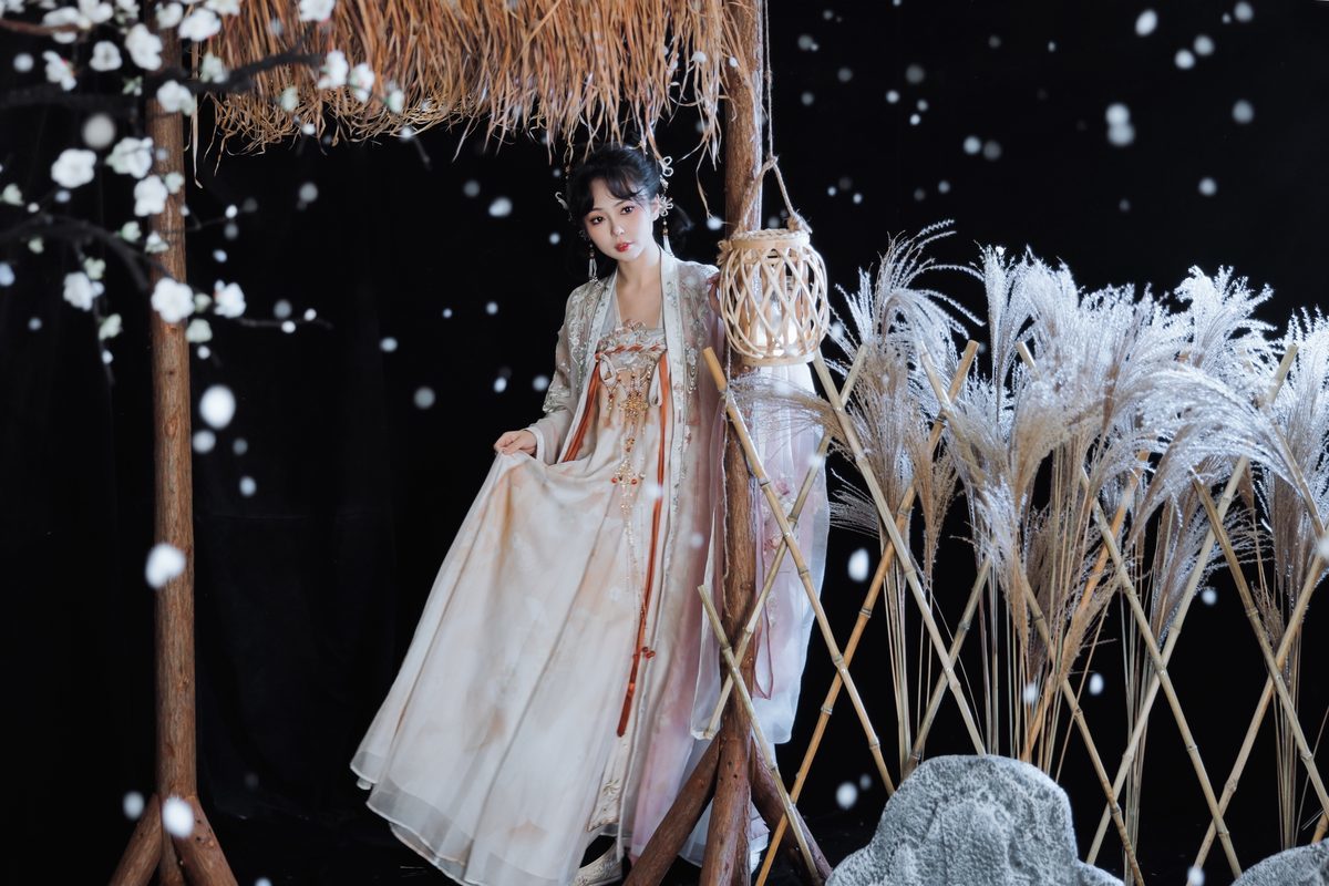 图片[22]-YiTuYu艺图语 Vol.3720 Qian Mo Hong Chen[23P]-六色网