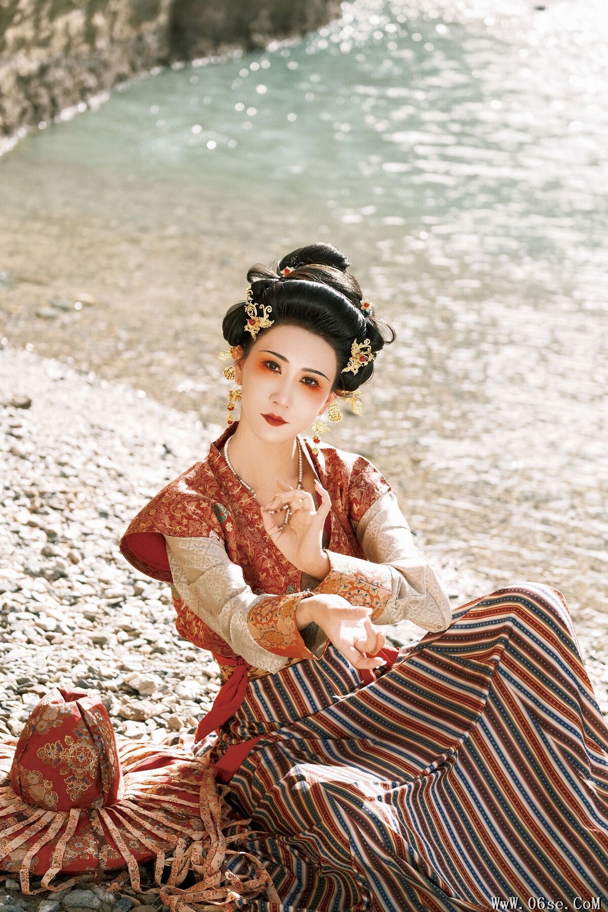 图片[24]-YiTuYu艺图语 Vol.7732 Xiao Bei Ke Qing Bu Yao Fang Qi[25P]-六色网