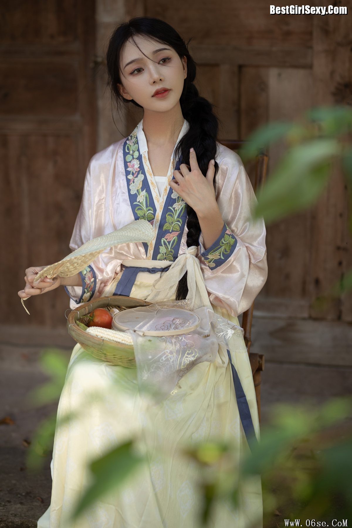 图片[20]-YiTuYu艺图语 Vol.4050 Su Mei Zai Lu Shang[25P]-六色网