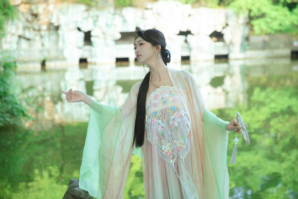 图片[7]-YiTuYu艺图语 Vol.7300 Leng Ku Wang Ye[25P]-六色网