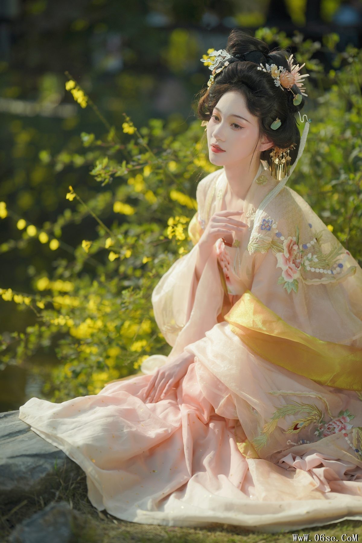 图片[26]-YiTuYu艺图语 Vol.3881 Qin Qin[27P]-六色网