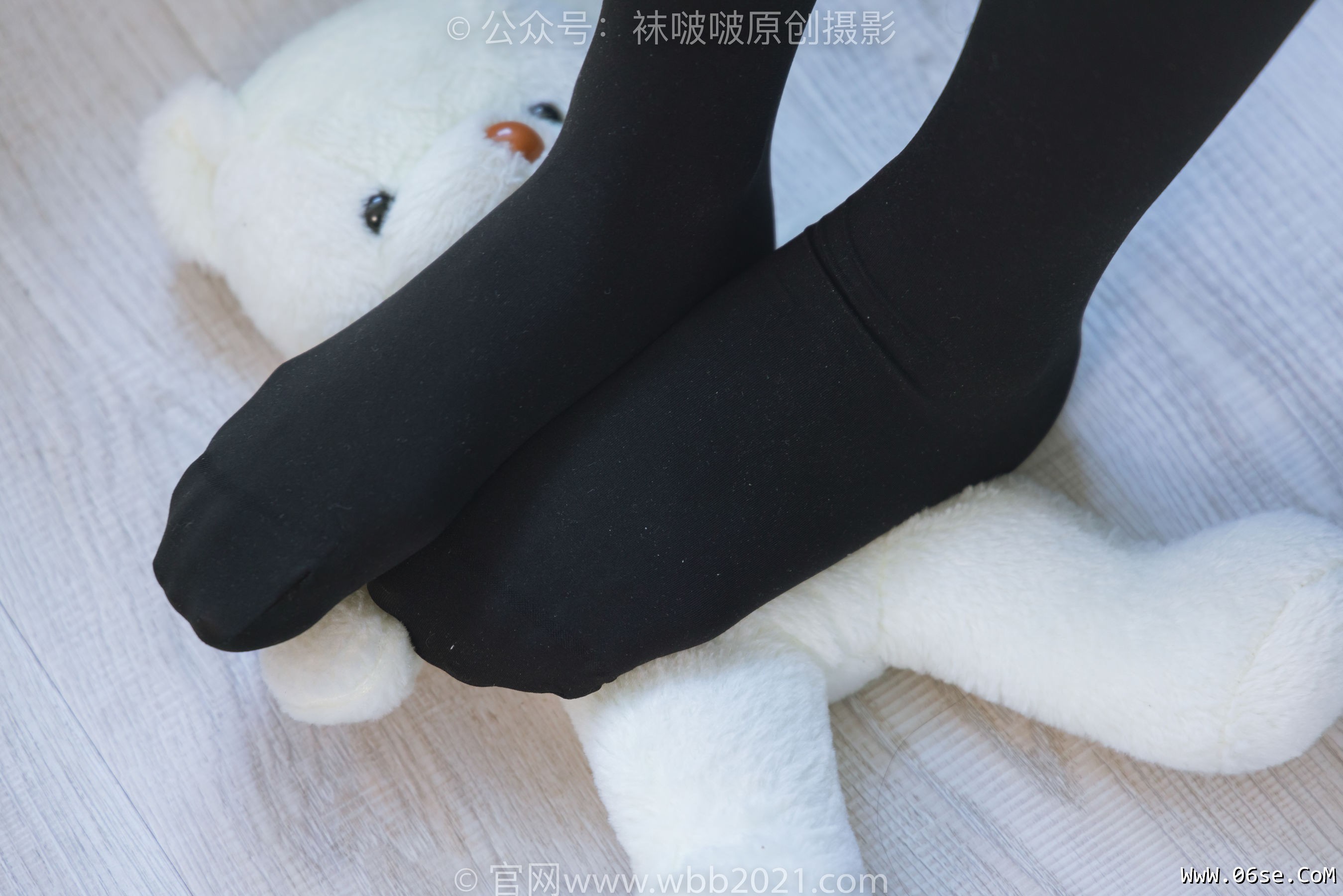 图片[20]-BoBoSocks袜啵啵 No.315 小沫 -平底鞋、厚黑丝、模特穿鞋及丝袜踩玩偶小熊剧情[140P]-六色网