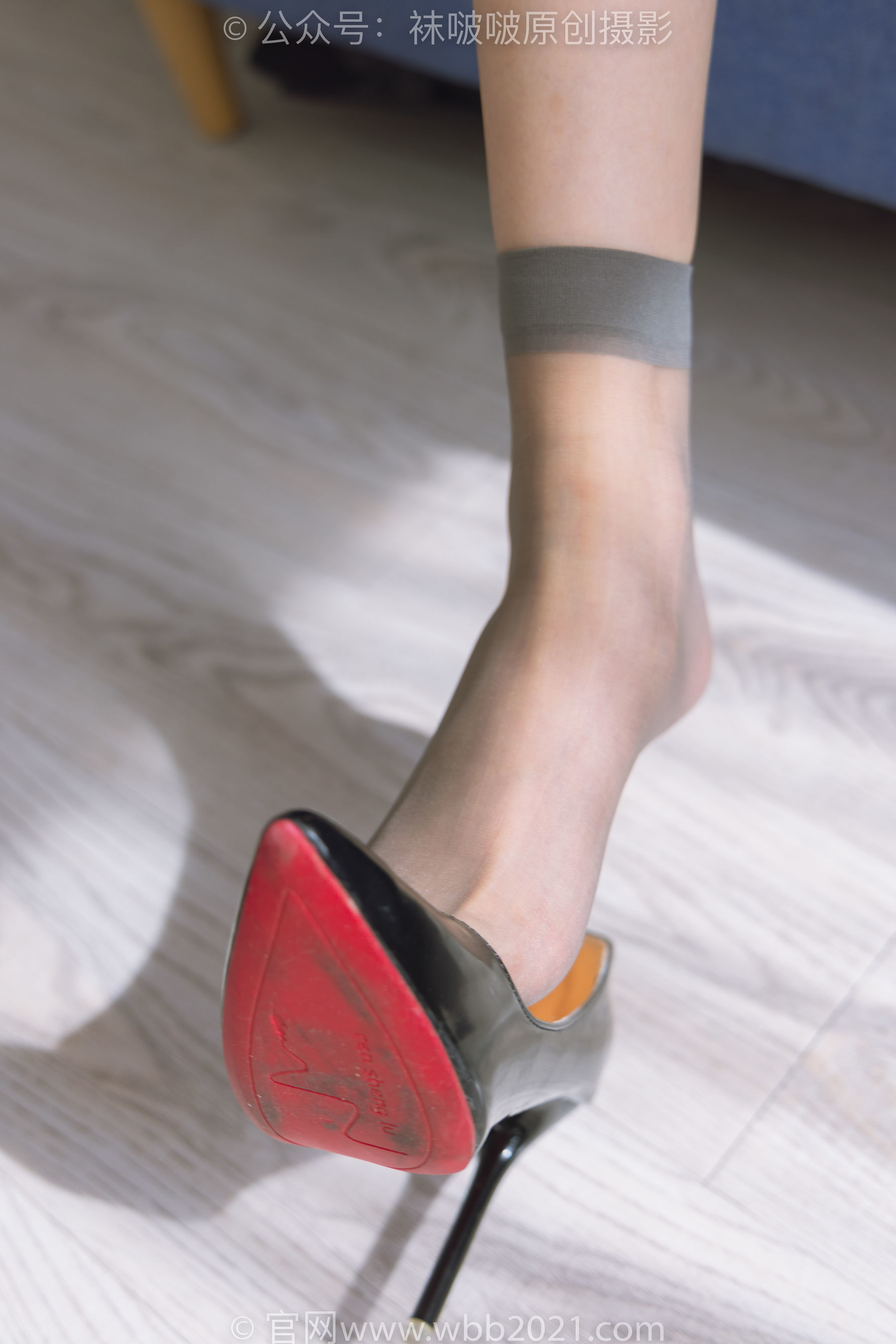 图片[247]-BoBoSocks袜啵啵 No.245 小甜豆 -高跟鞋、短灰丝、半蹲镜头较多[299P]-六色网