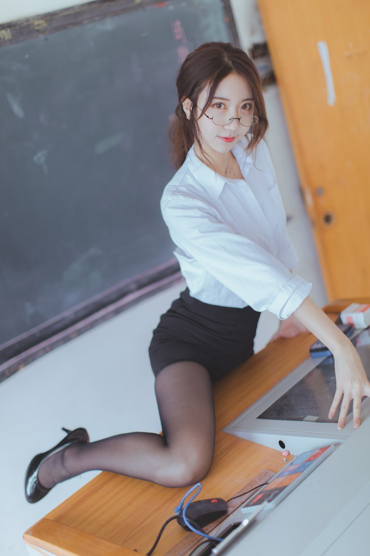 图片[13]-YiTuYu艺图语 Vol.5961 Hei Chuan[27P]-六色网