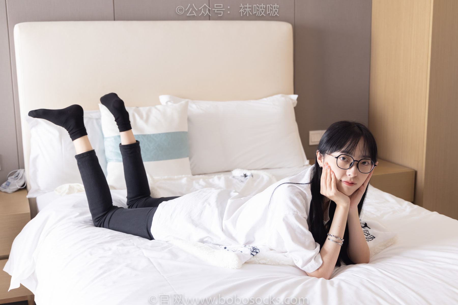图片[122]-BoBoSocks袜啵啵 No.055 稚予-斯凯奇运动鞋、白棉袜、黑棉袜[139P]-六色网
