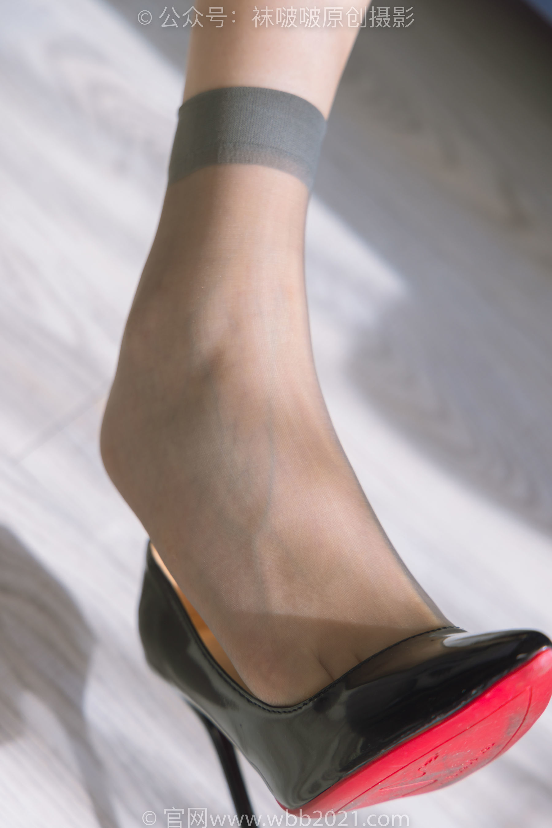 图片[233]-BoBoSocks袜啵啵 No.245 小甜豆 -高跟鞋、短灰丝、半蹲镜头较多[299P]-六色网