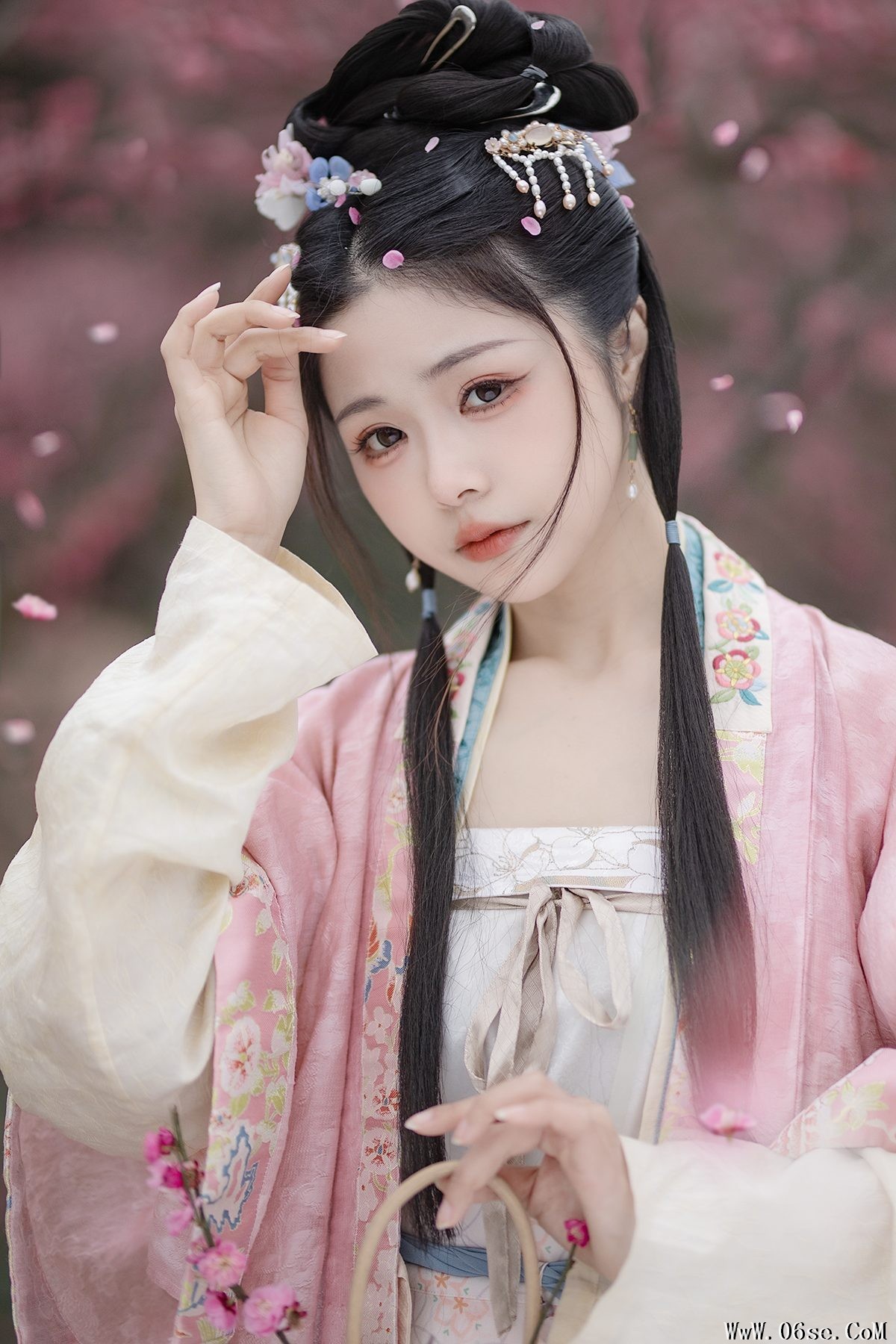 YiTuYu艺图语 Vol.5065 Yun Yun De Hei Yan Quan Er[22P]-六色网