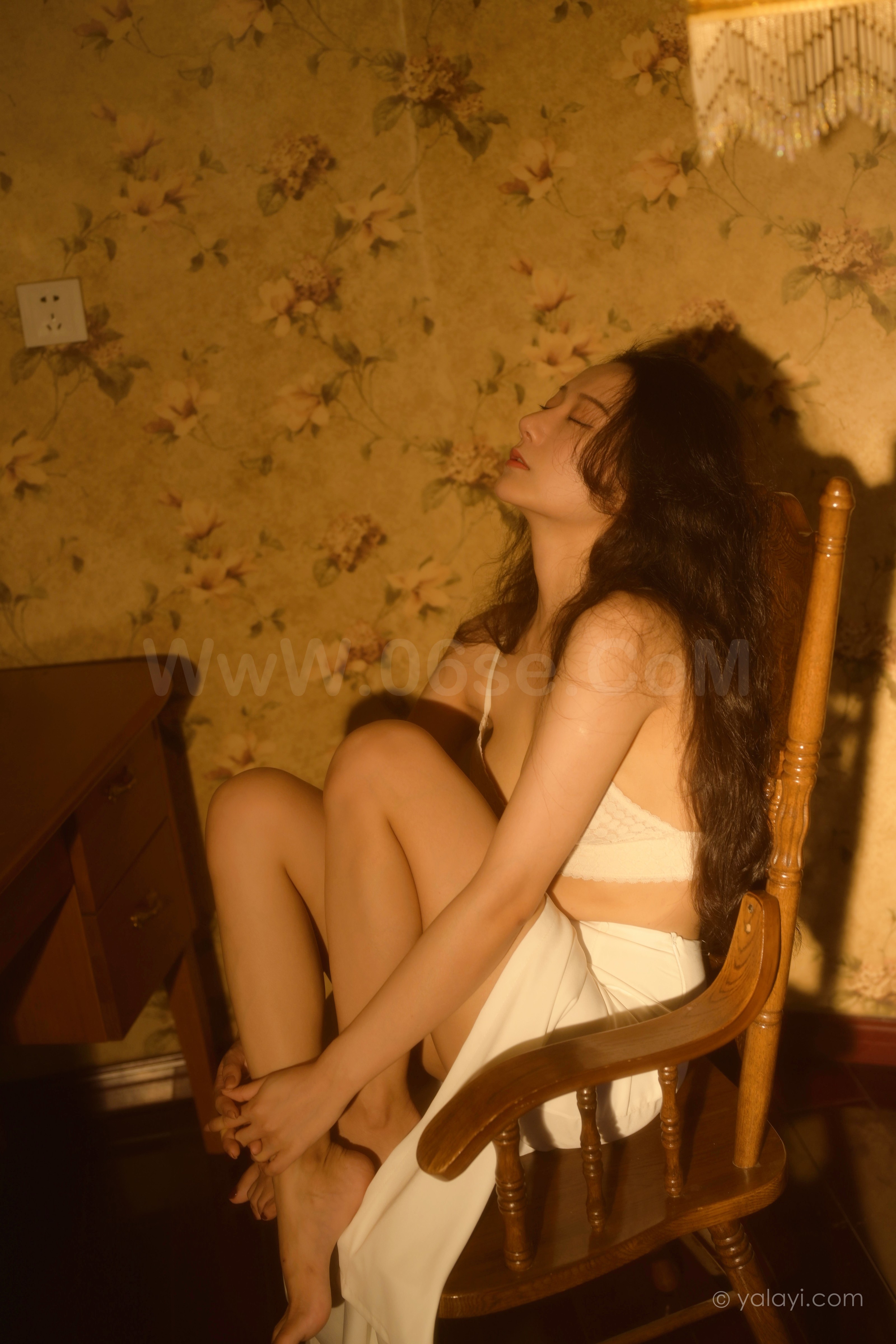 图片[41]-雅拉伊 – 何嘉颖《她是谁》[52P]-六色网