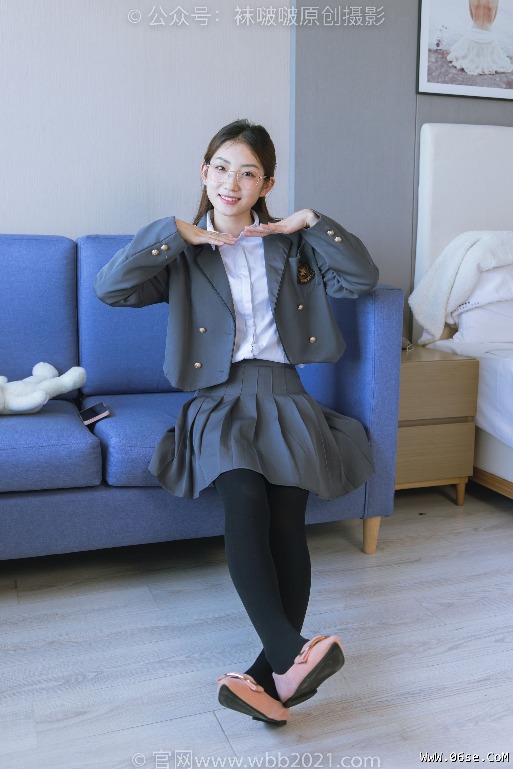 图片[72]-BoBoSocks袜啵啵 No.315 小沫 -平底鞋、厚黑丝、模特穿鞋及丝袜踩玩偶小熊剧情[140P]-六色网