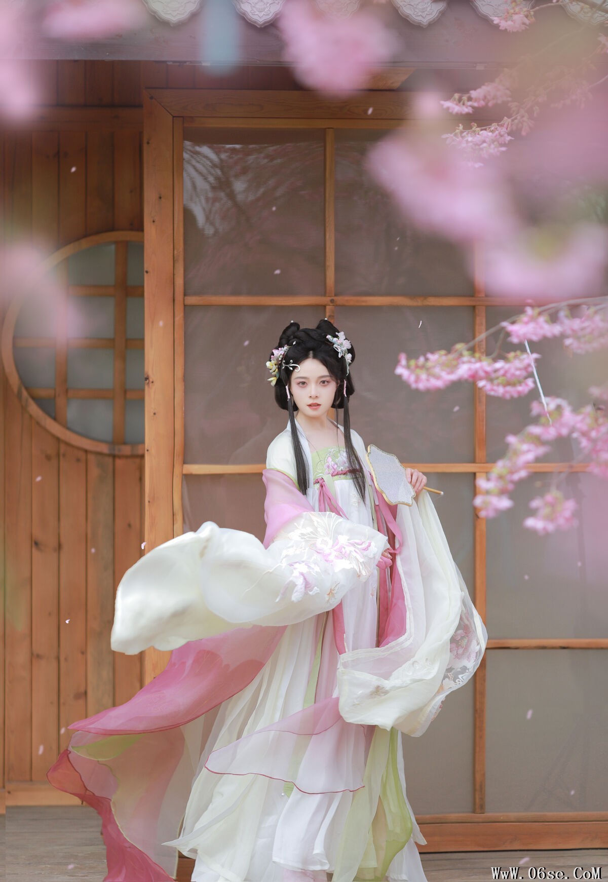 图片[15]-YiTuYu艺图语 Vol.6610 Nu Li Hua Zhuang De Sui Sui[22P]-六色网