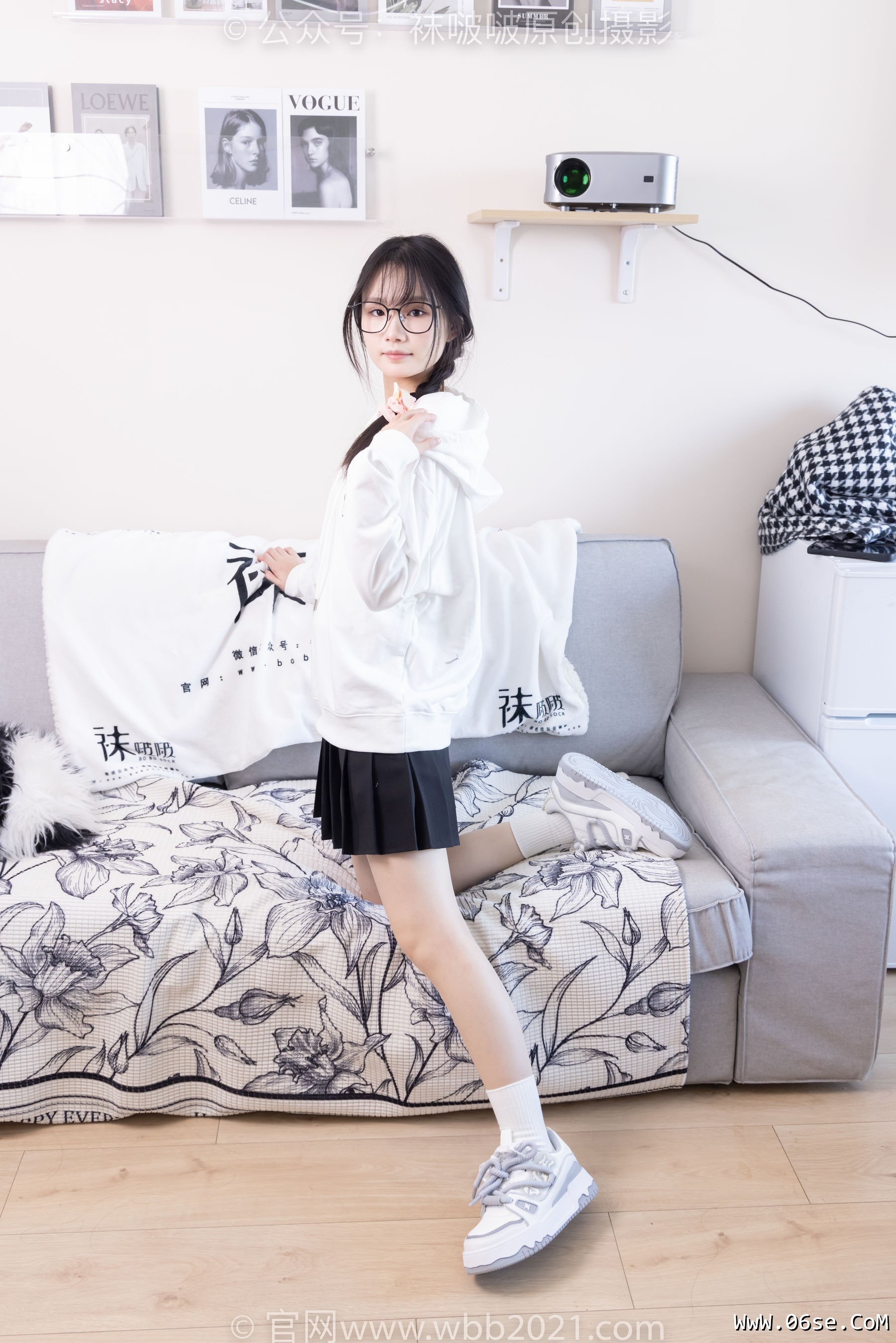 图片[89]-BoBoSocks袜啵啵 No.368 甜甜圈 -运动鞋、白棉袜、油亮肉丝[160P]-六色网