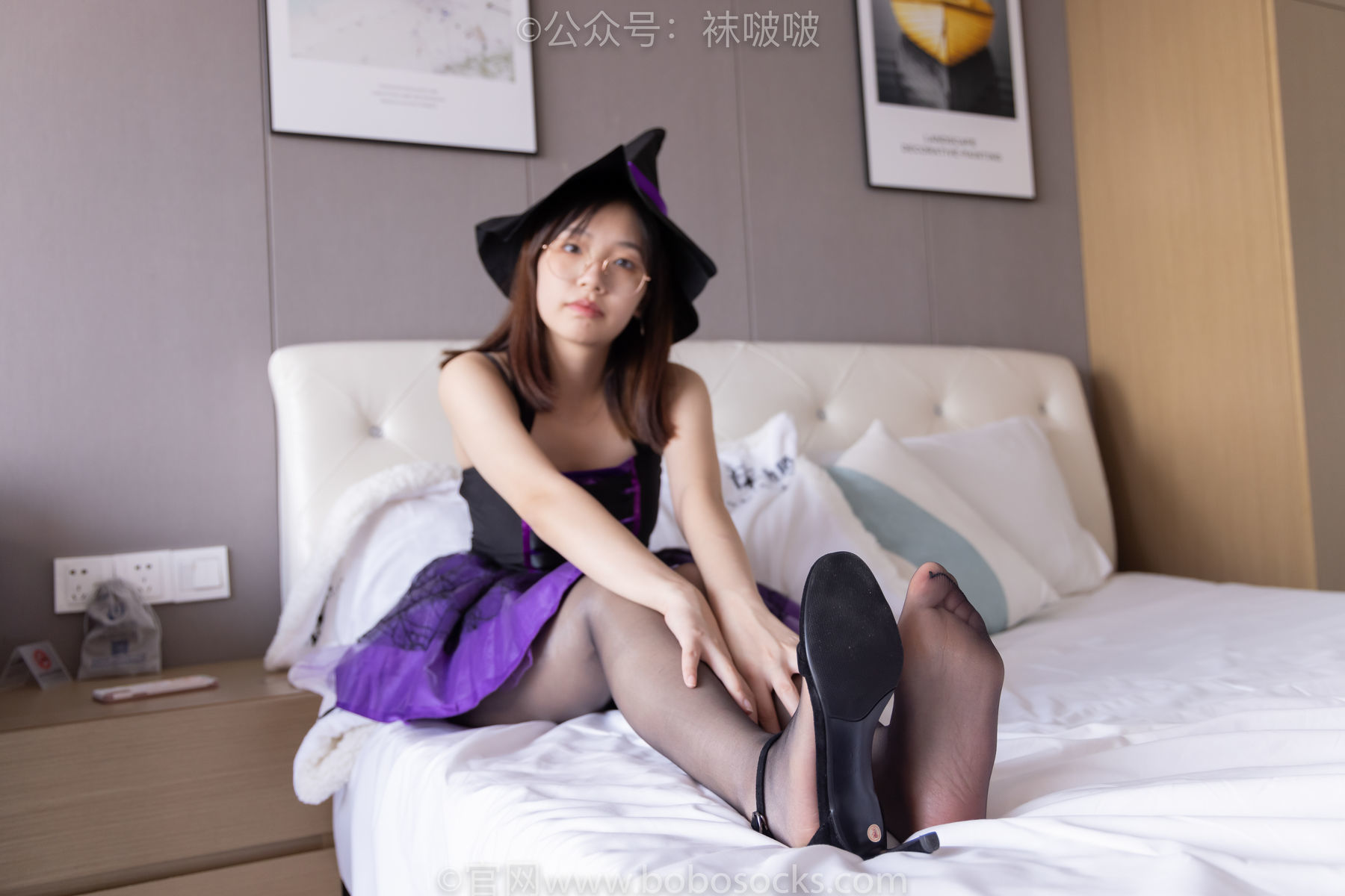 图片[44]-BoBoSocks袜啵啵 No.045 小甜豆-小魔女装、高跟凉鞋、油亮黑丝[131P]-六色网