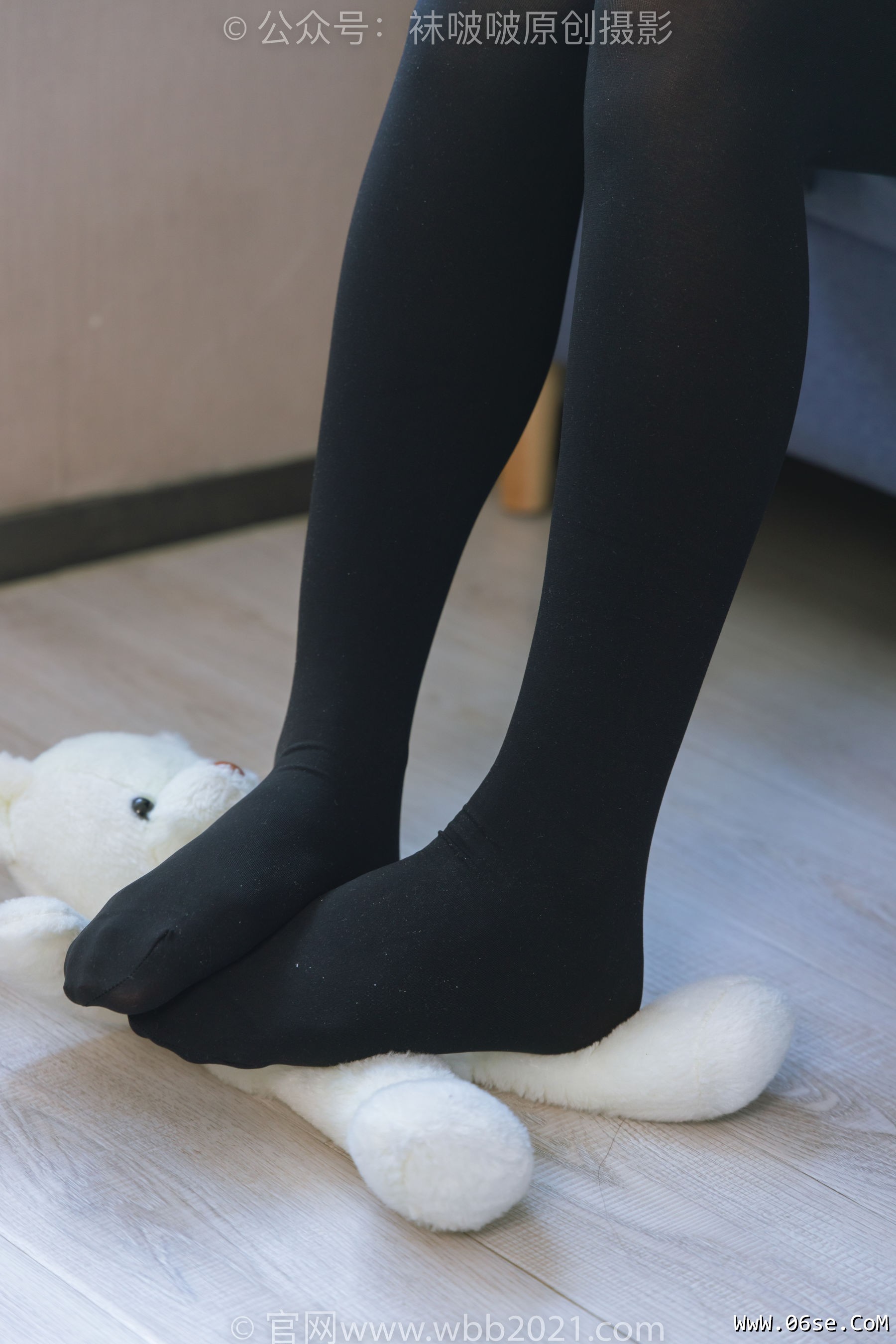 图片[9]-BoBoSocks袜啵啵 No.315 小沫 -平底鞋、厚黑丝、模特穿鞋及丝袜踩玩偶小熊剧情[140P]-六色网