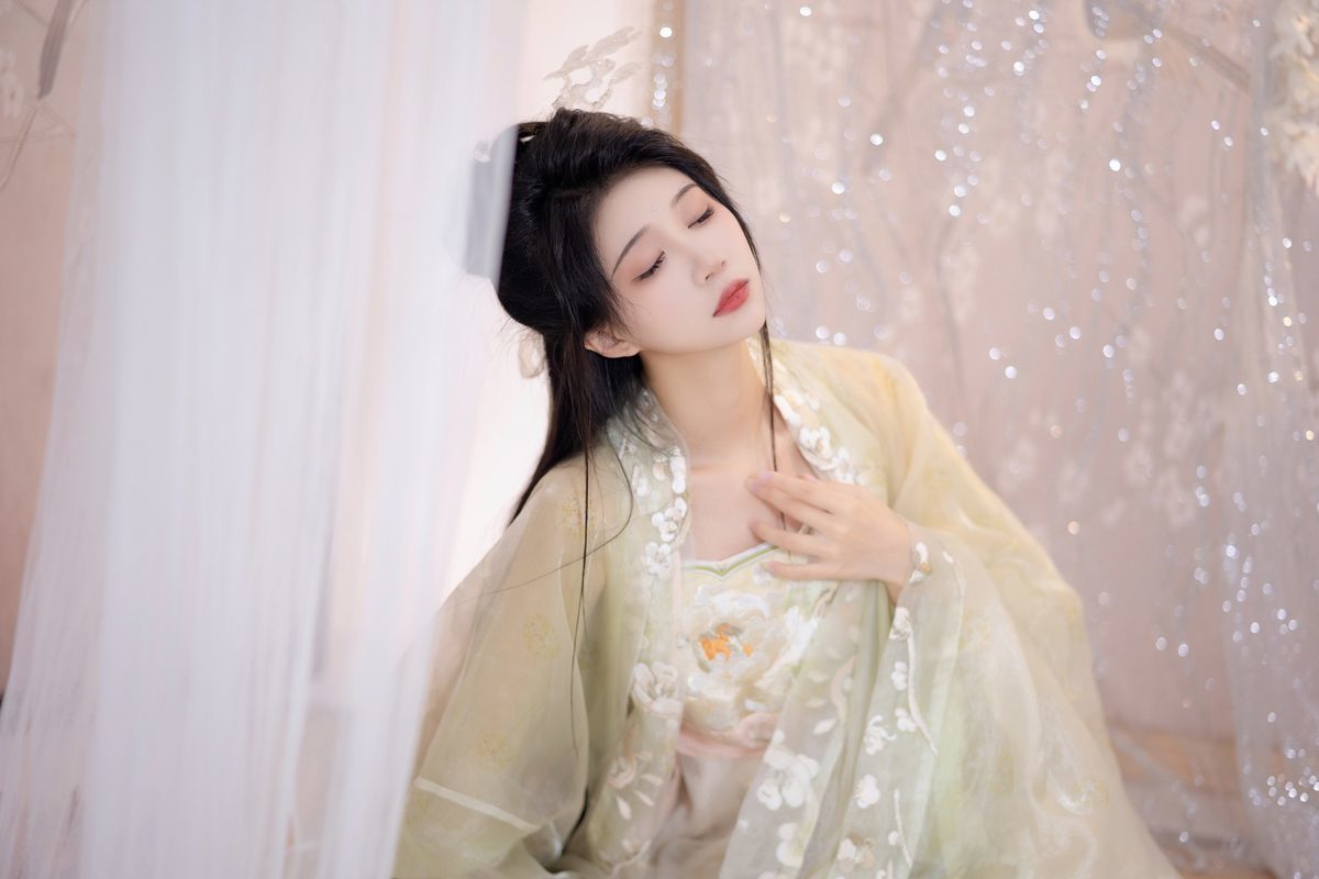 图片[28]-YiTuYu艺图语 Vol.4143 Qi Luo Sheng De Xiao Su Su[28P]-六色网