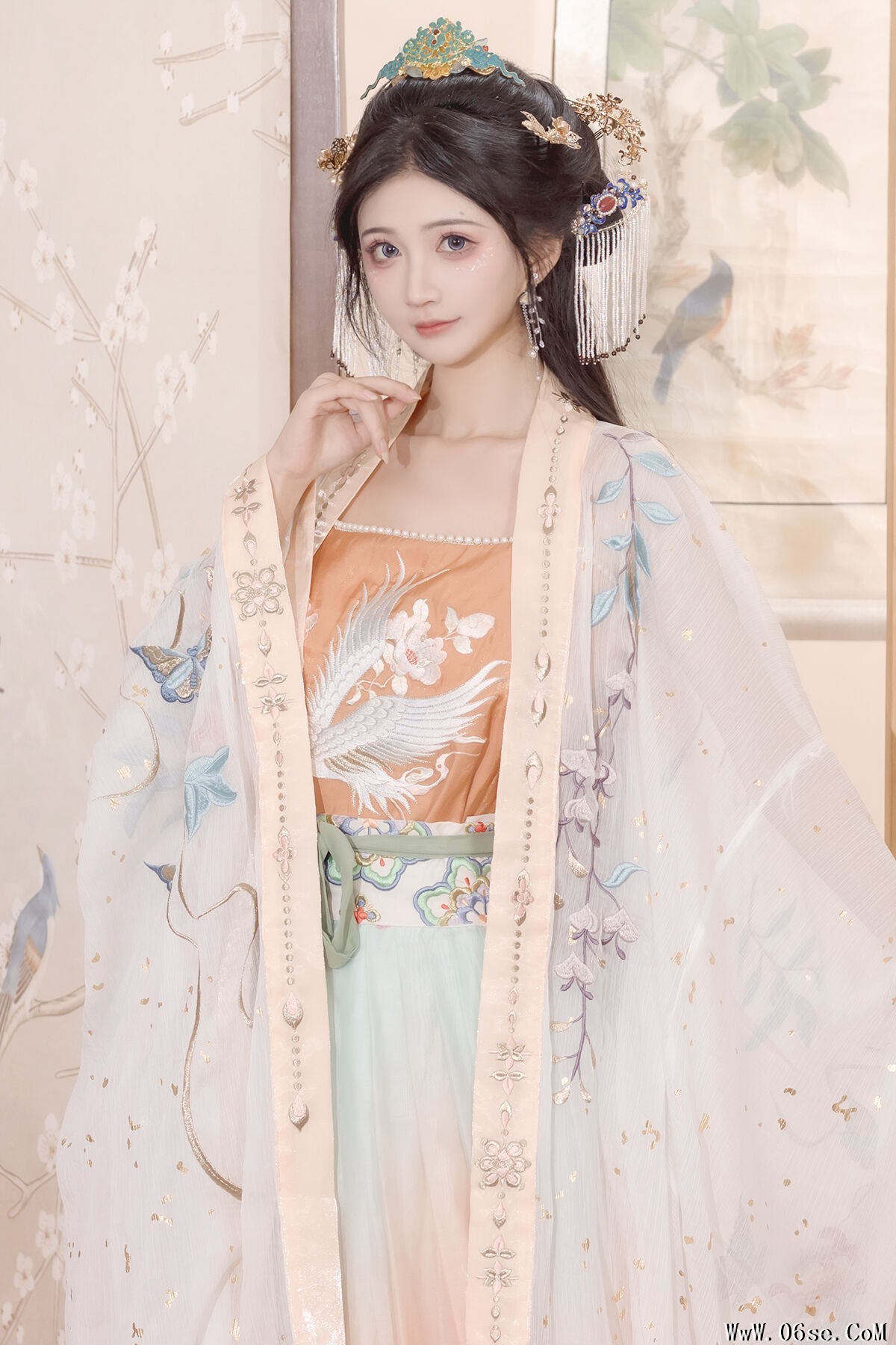 YiTuYu艺图语 Vol.7470 Qi Luo Sheng De Xiao Su Su[28P]-六色网