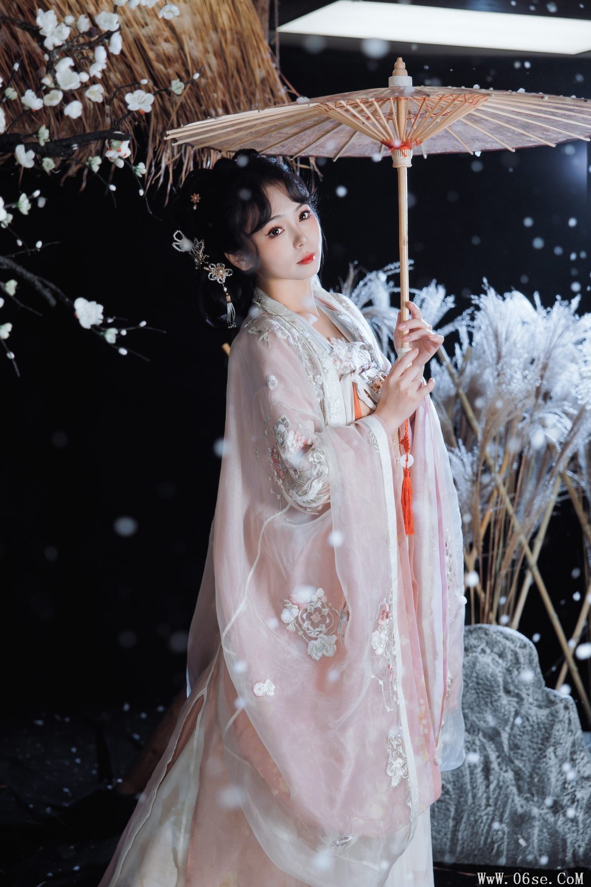 图片[18]-YiTuYu艺图语 Vol.3720 Qian Mo Hong Chen[23P]-六色网