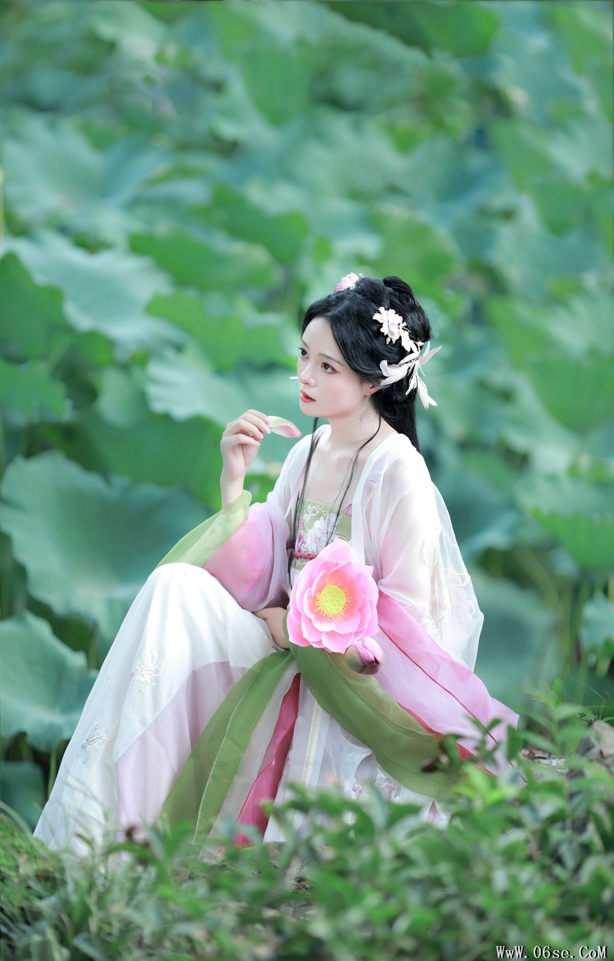 图片[19]-YiTuYu艺图语 Vol.5240 Nu Li Hua Zhuang De Sui Sui[23P]-六色网