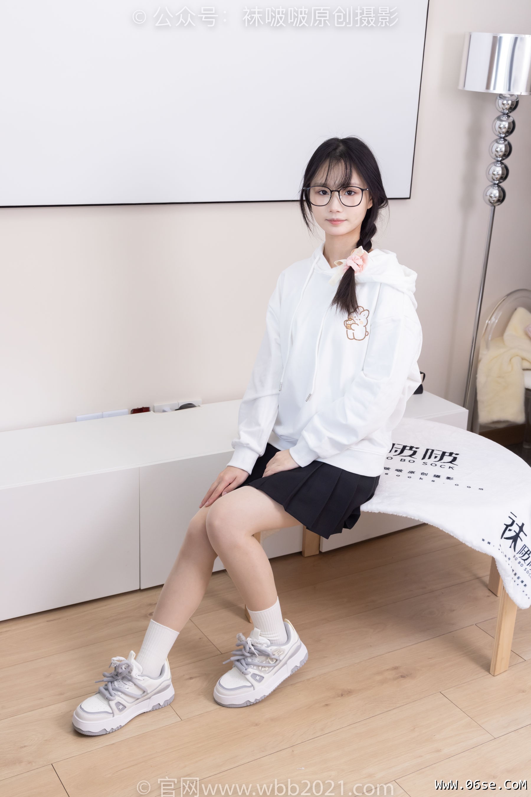 图片[68]-BoBoSocks袜啵啵 No.368 甜甜圈 -运动鞋、白棉袜、油亮肉丝[160P]-六色网