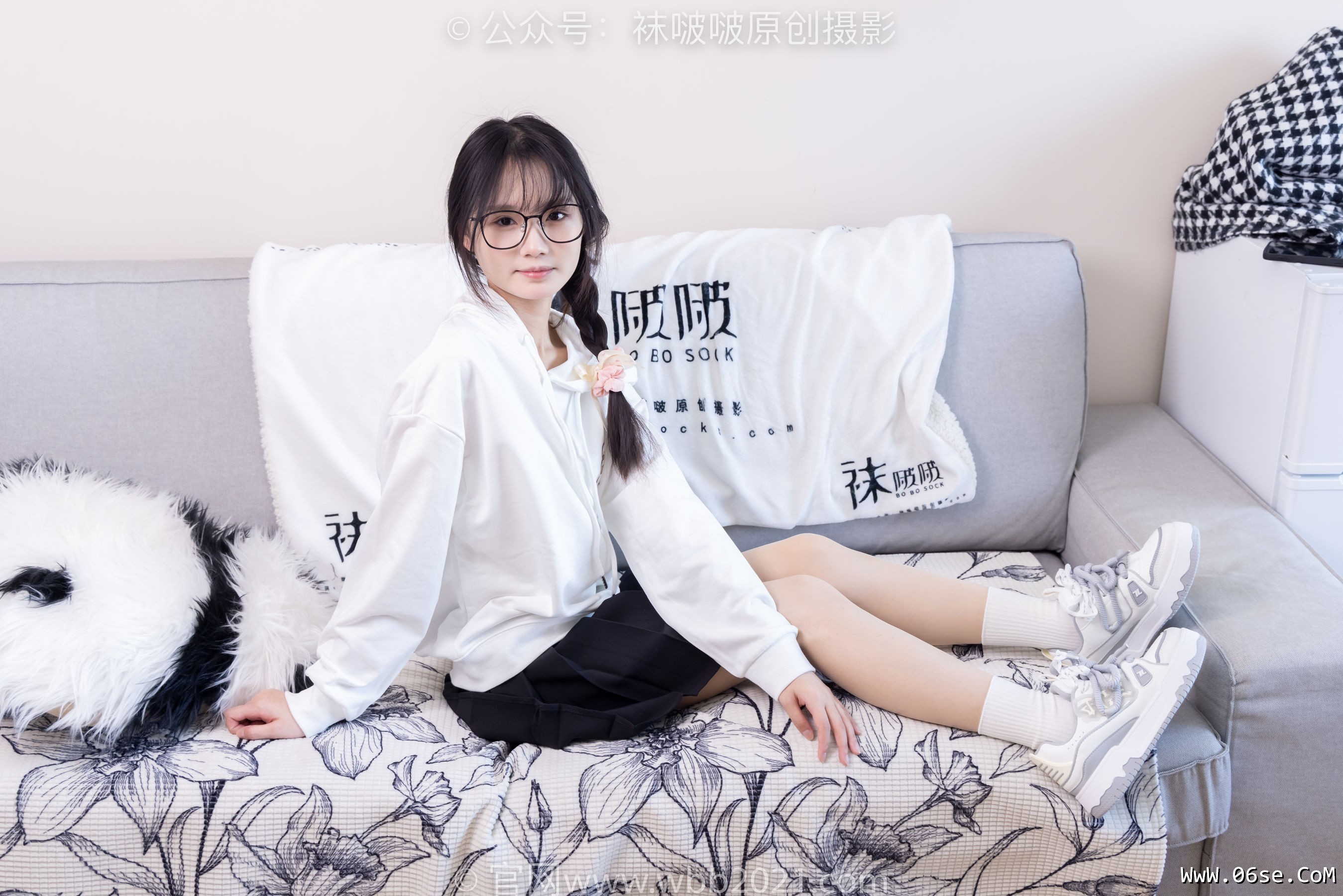 图片[105]-BoBoSocks袜啵啵 No.368 甜甜圈 -运动鞋、白棉袜、油亮肉丝[160P]-六色网