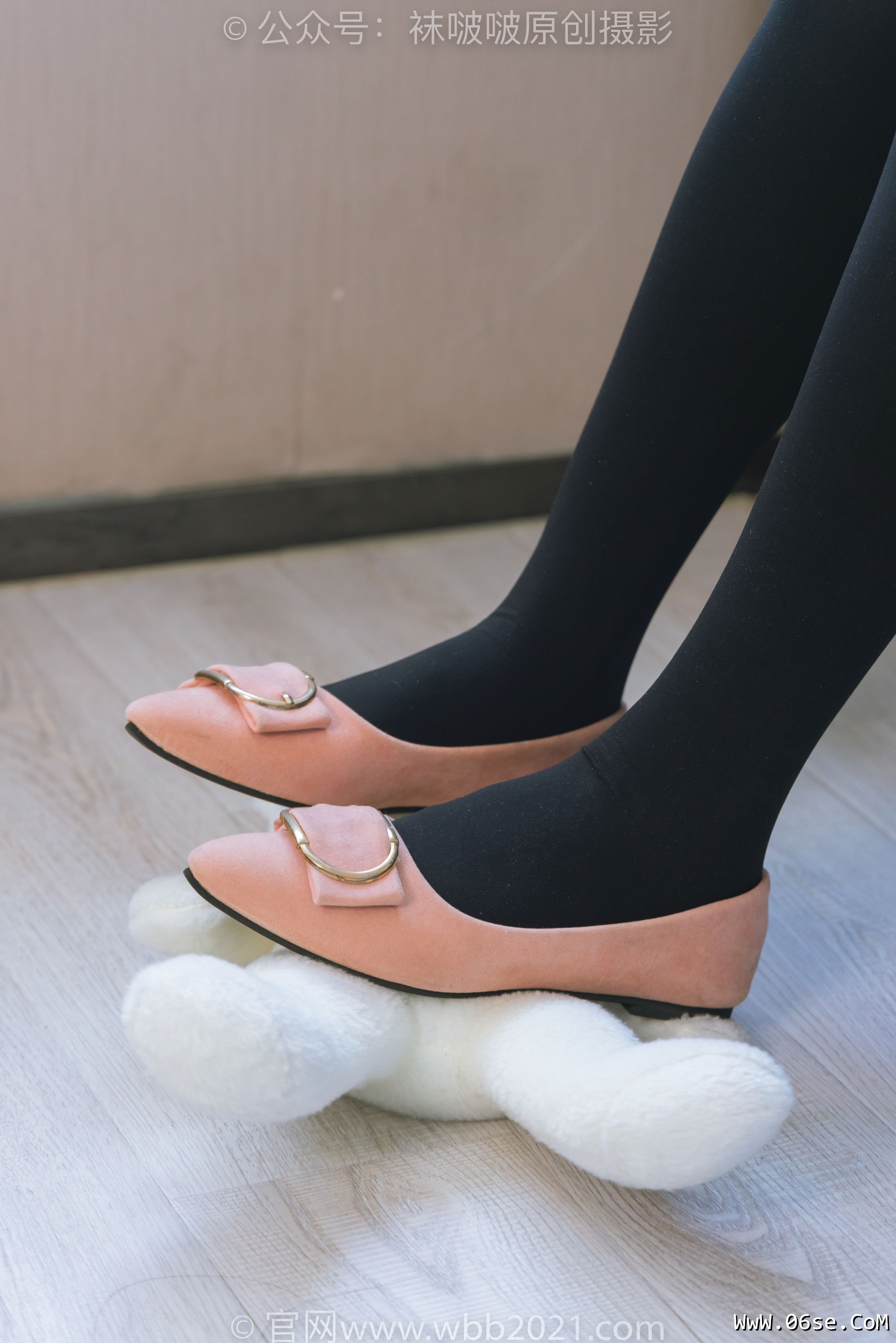 图片[31]-BoBoSocks袜啵啵 No.315 小沫 -平底鞋、厚黑丝、模特穿鞋及丝袜踩玩偶小熊剧情[140P]-六色网
