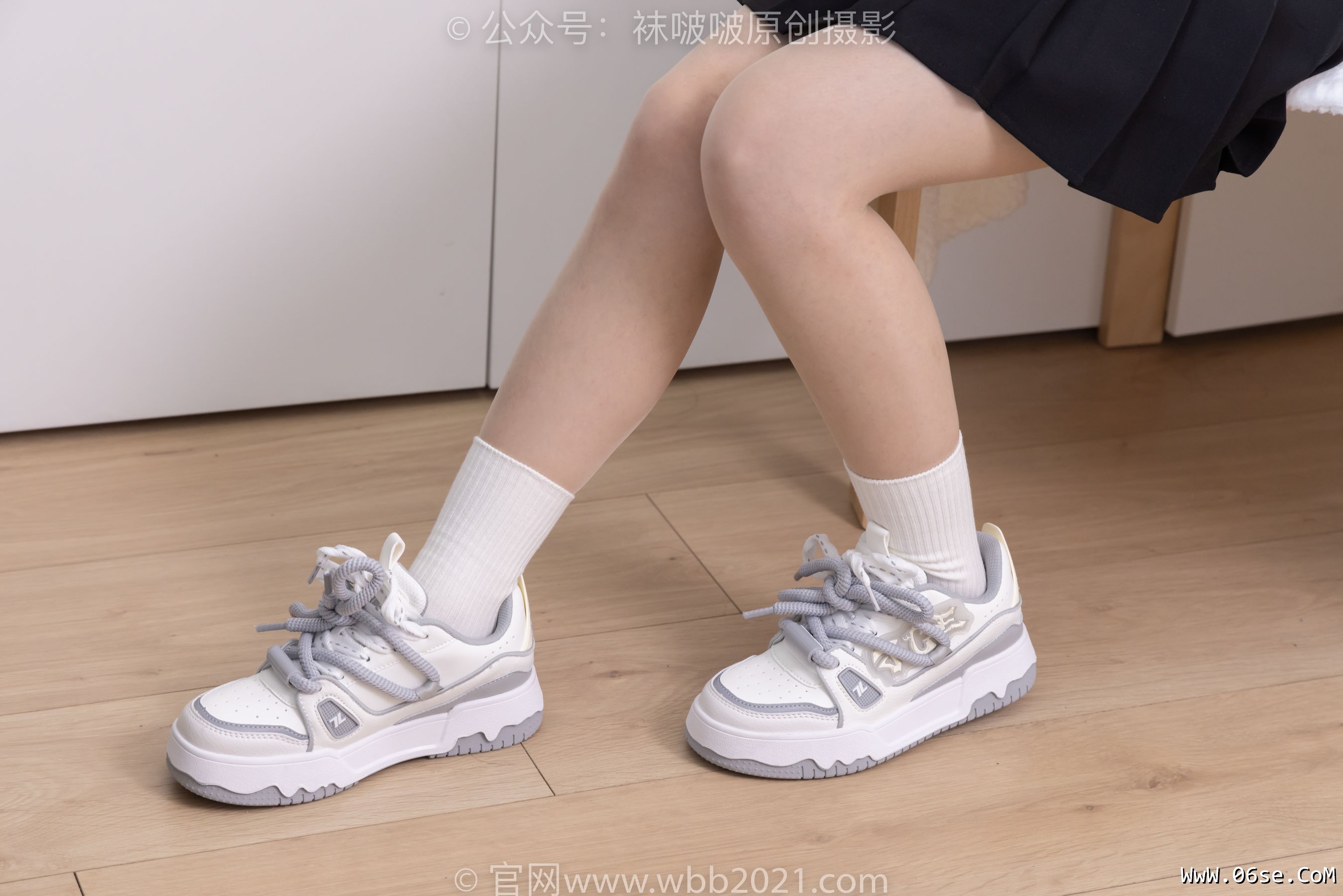 图片[74]-BoBoSocks袜啵啵 No.368 甜甜圈 -运动鞋、白棉袜、油亮肉丝[160P]-六色网