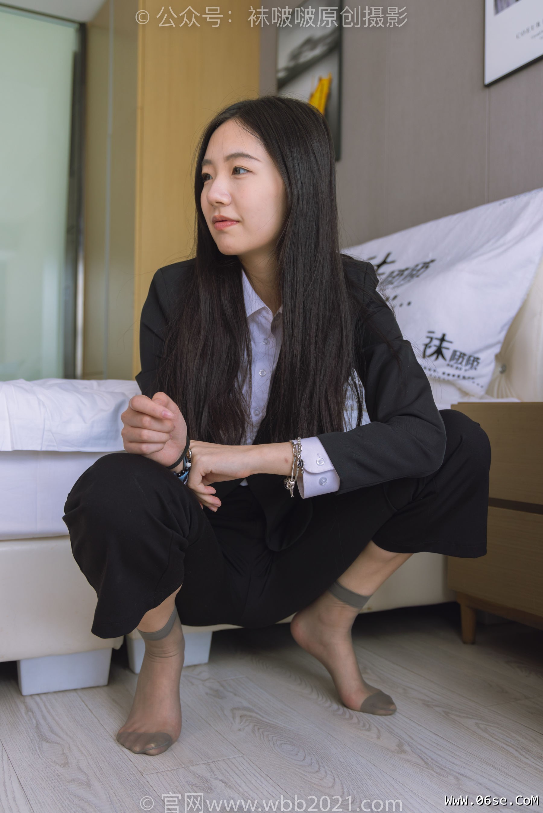 图片[294]-BoBoSocks袜啵啵 No.245 小甜豆 -高跟鞋、短灰丝、半蹲镜头较多[299P]-六色网