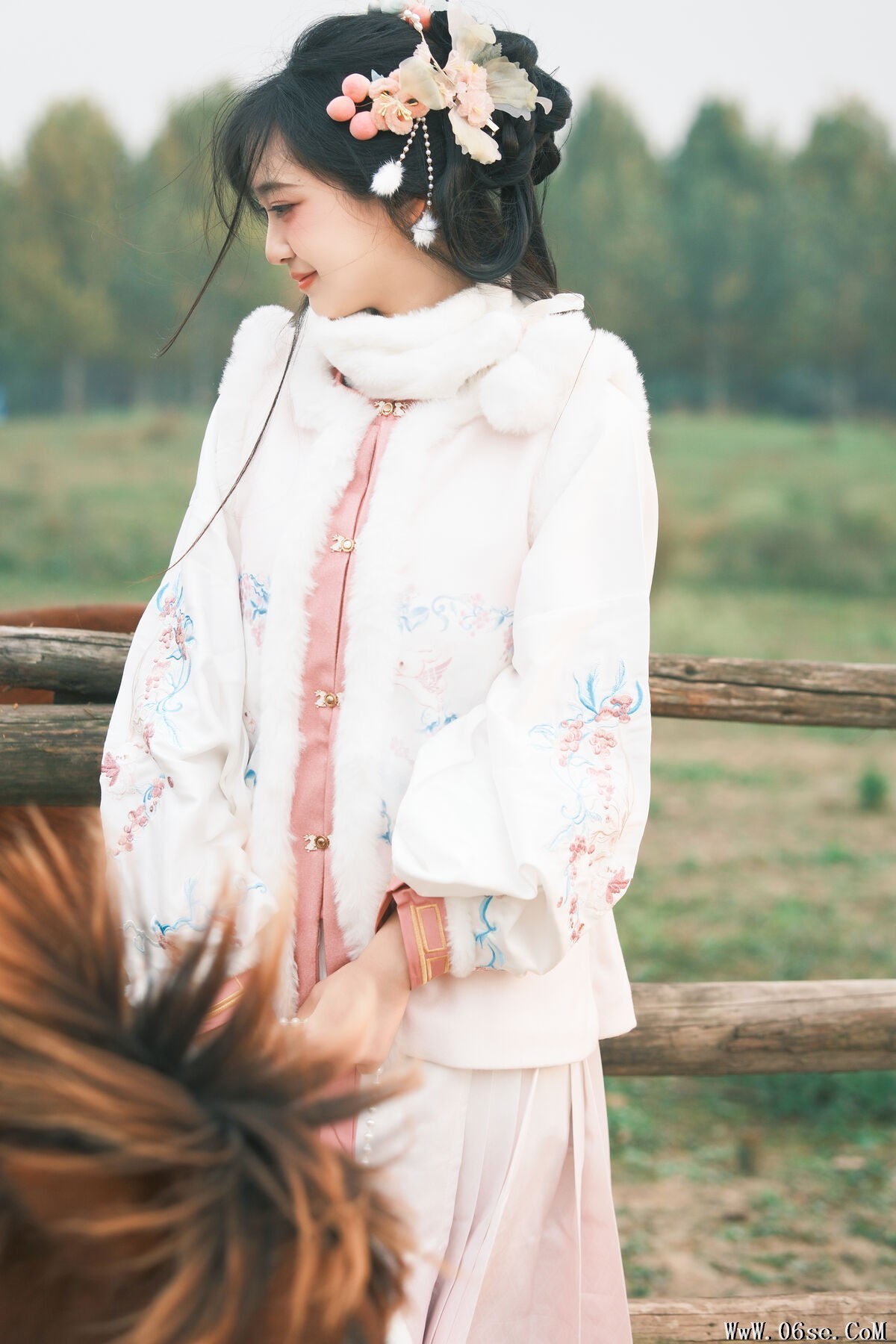 图片[4]-YiTuYu艺图语 Vol.6758 Er Liang Feng Yue[21P]-六色网