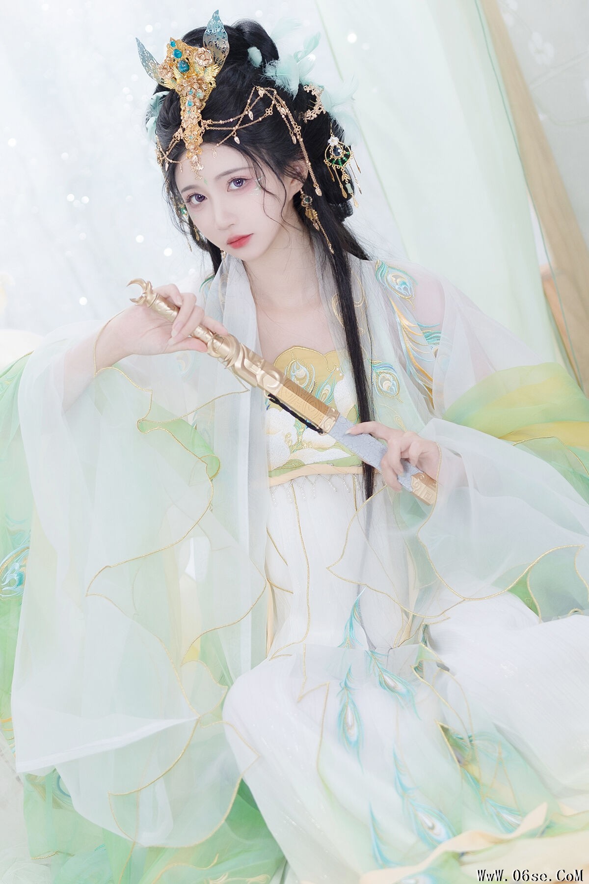 YiTuYu艺图语 Vol.7394 Qi Luo Sheng De Xiao Su Su[25P]-六色网