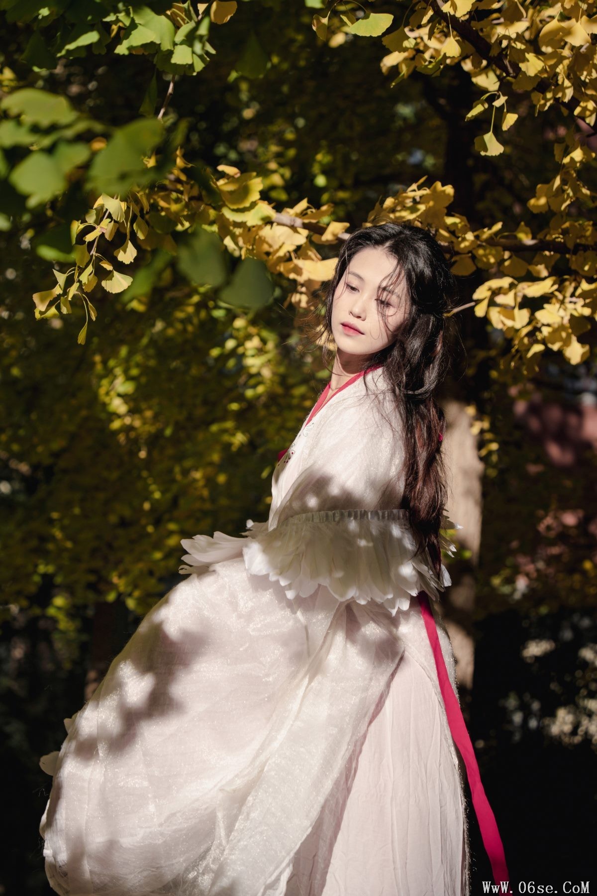 图片[26]-YiTuYu艺图语 Vol.3106 Qing Shuang E[27P]-六色网