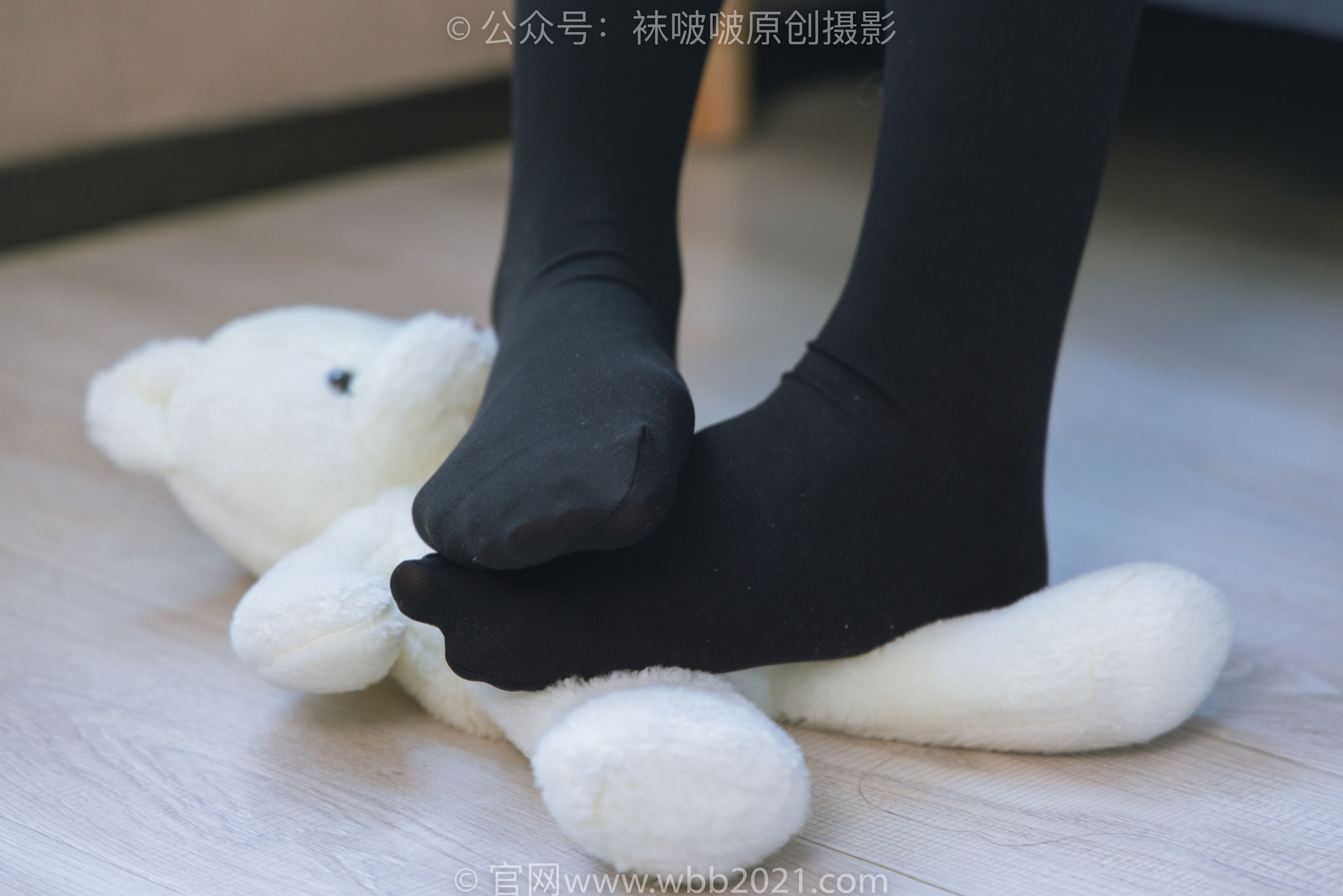 图片[16]-BoBoSocks袜啵啵 No.315 小沫 -平底鞋、厚黑丝、模特穿鞋及丝袜踩玩偶小熊剧情[140P]-六色网