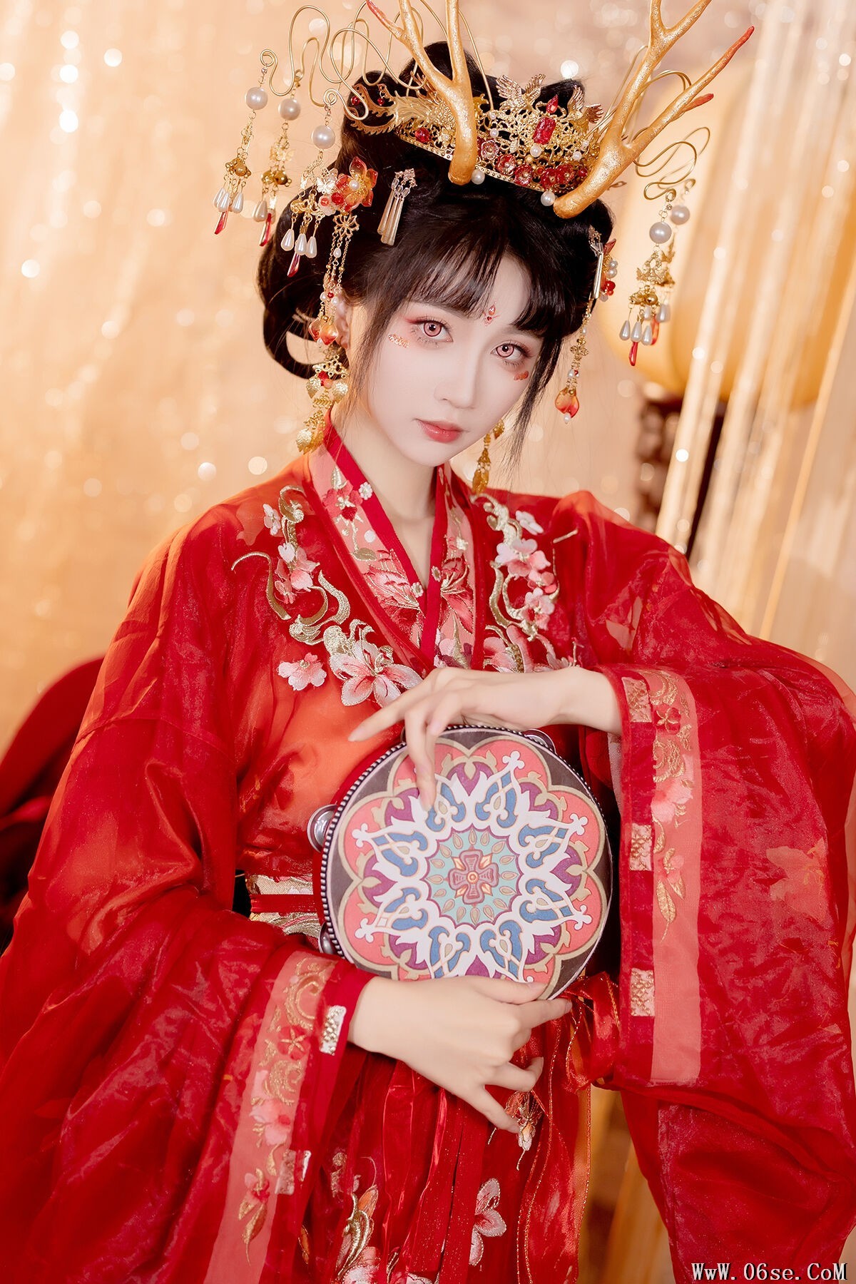 YiTuYu艺图语 Vol.7222 Qi Luo Sheng De Xiao Su Su[29P]-六色网
