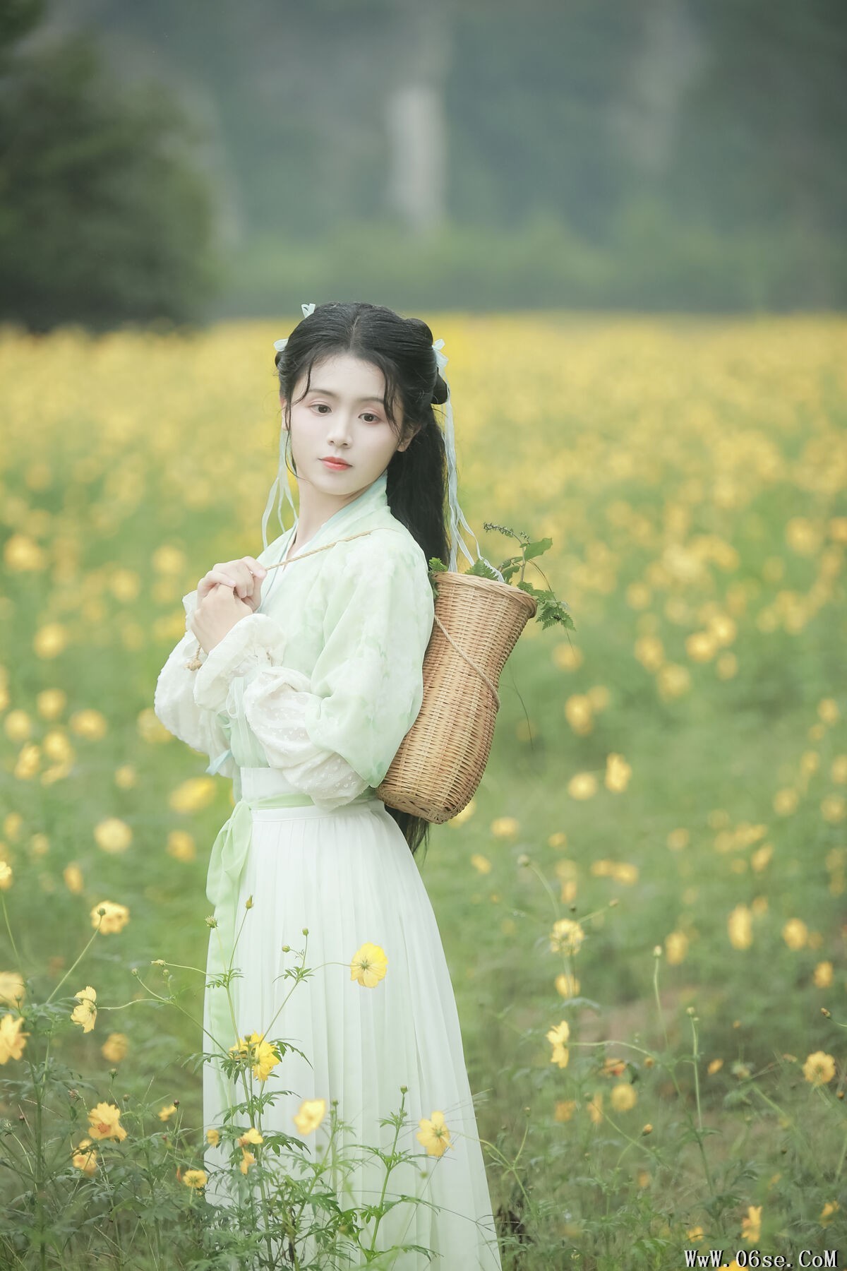 图片[26]-YiTuYu艺图语 Vol.6889 Yi Mi Liang Gao[28P]-六色网