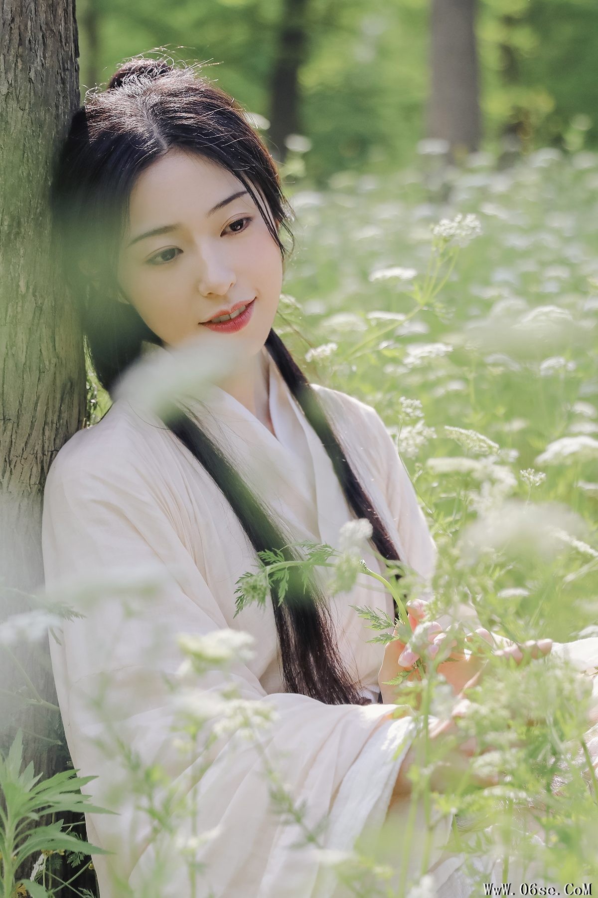 YiTuYu艺图语 Vol.3245 Fen Mian Gu Niang[34P]-六色网