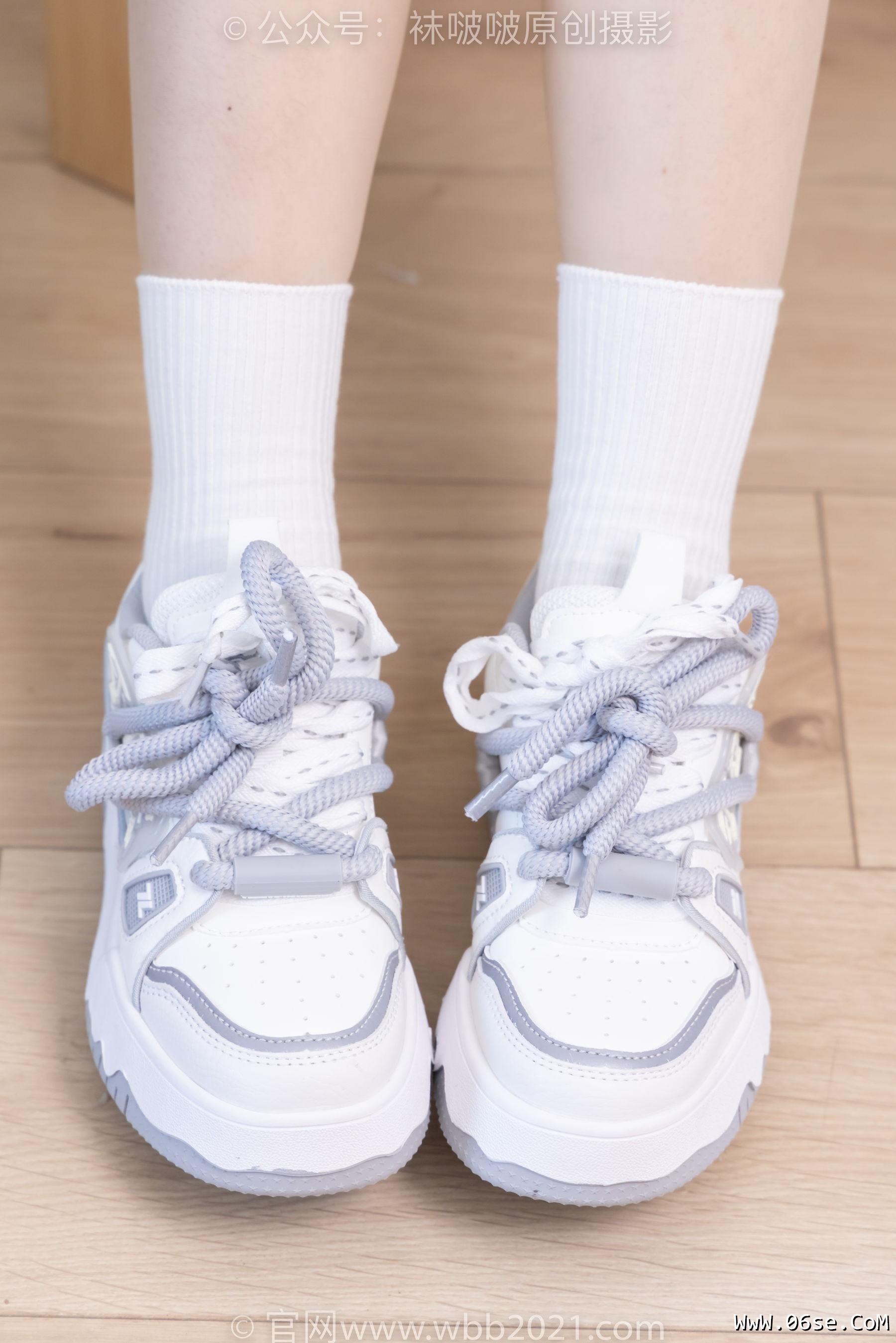 图片[85]-BoBoSocks袜啵啵 No.368 甜甜圈 -运动鞋、白棉袜、油亮肉丝[160P]-六色网