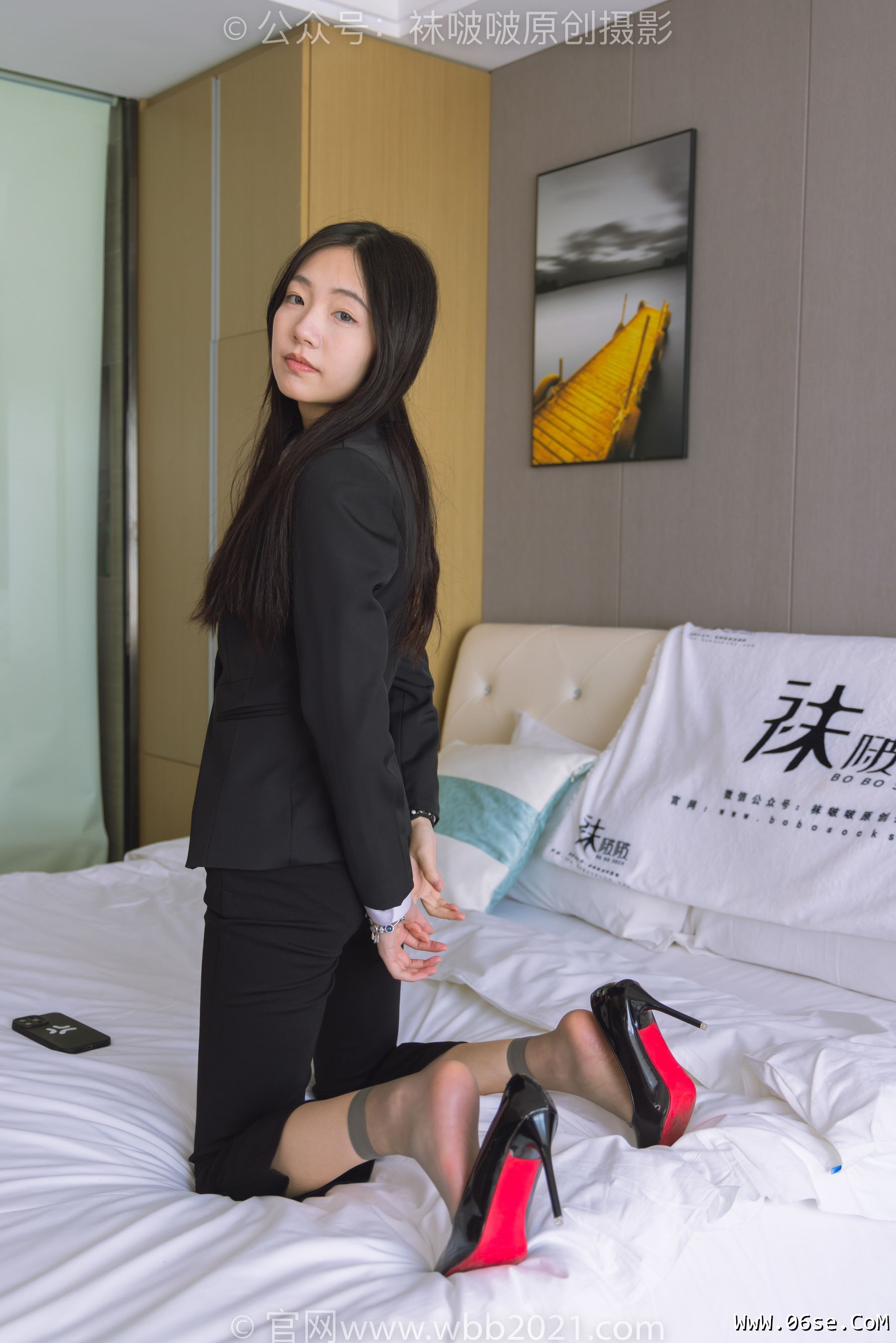 图片[5]-BoBoSocks袜啵啵 No.245 小甜豆 -高跟鞋、短灰丝、半蹲镜头较多[299P]-六色网