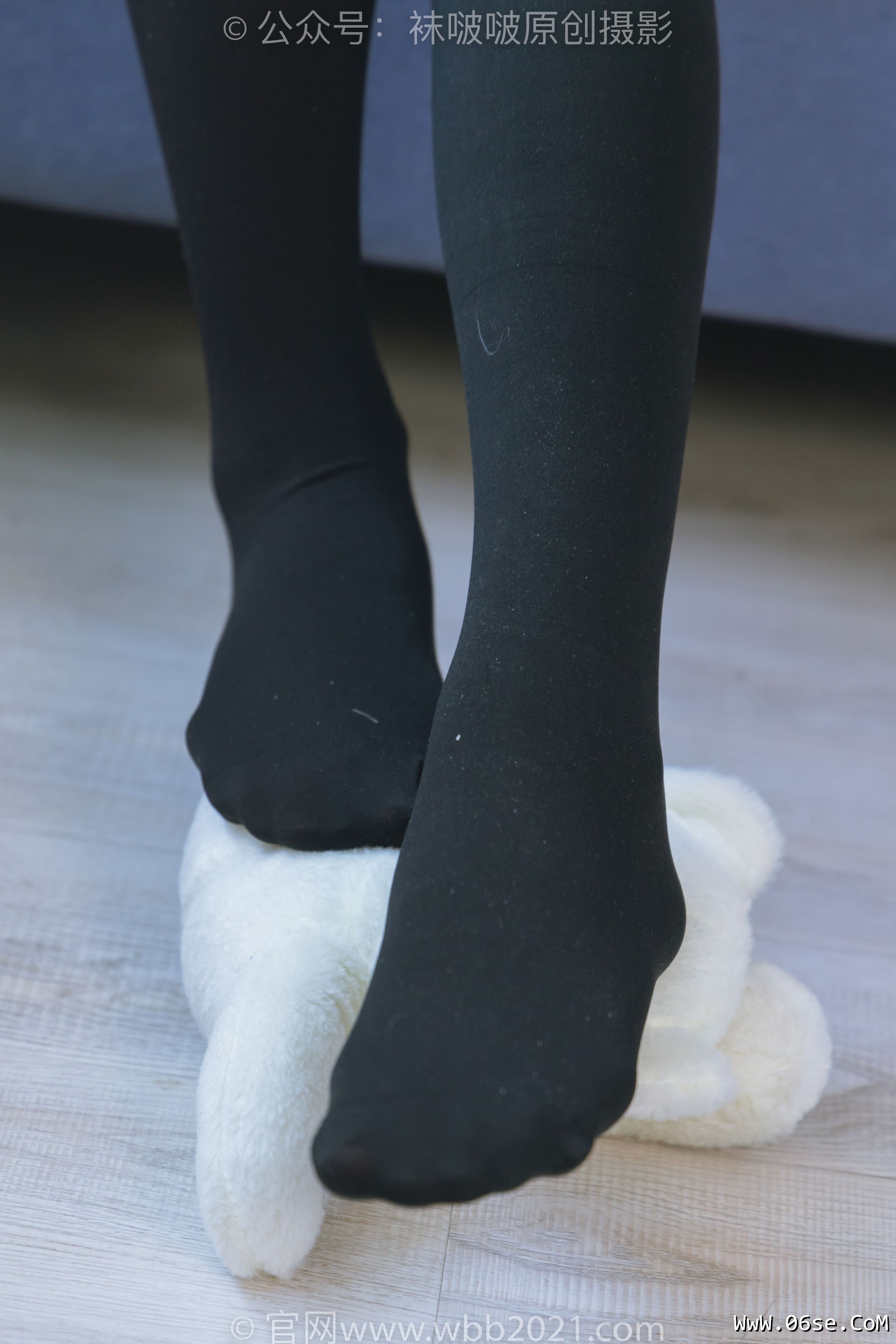 图片[44]-BoBoSocks袜啵啵 No.315 小沫 -平底鞋、厚黑丝、模特穿鞋及丝袜踩玩偶小熊剧情[140P]-六色网