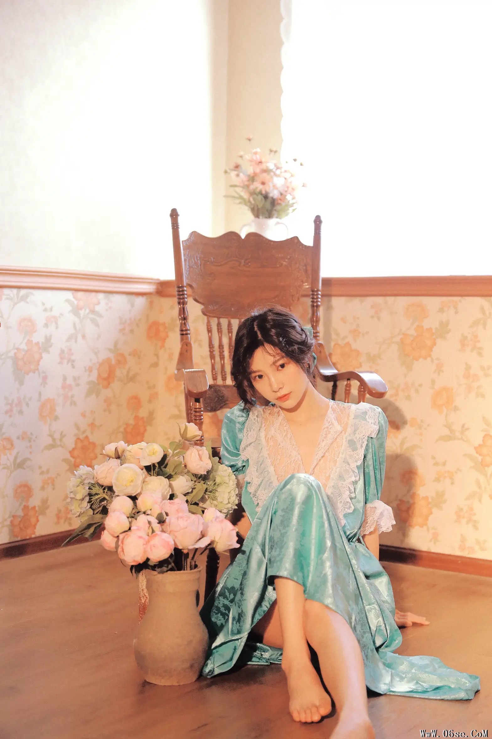 图片[22]-[艺图语] 2022.11.25 Vol.2522 – 窗边少女 [35P]-六色网