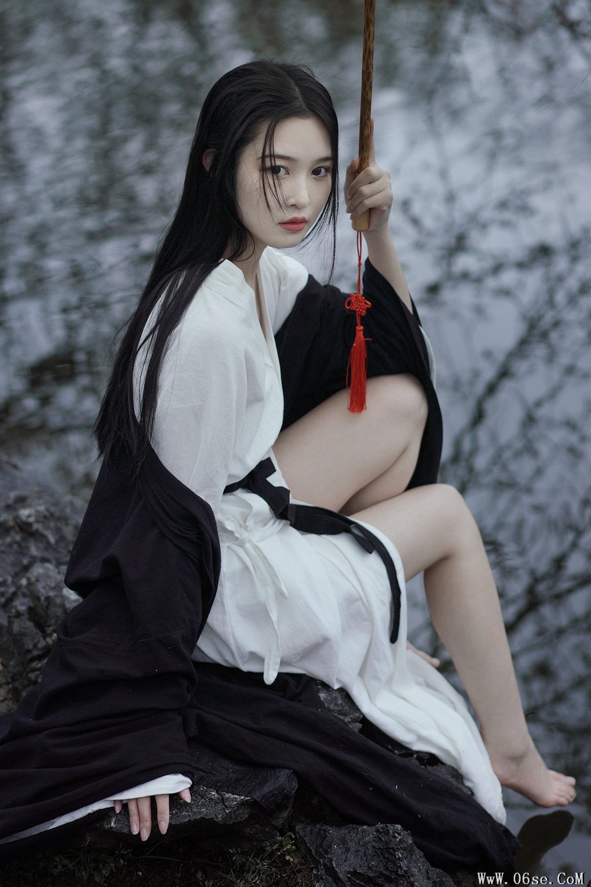 YiTuYu艺图语 Vol.3894 Ai Tan Xian De Xia Shang Zhou[33P]-六色网