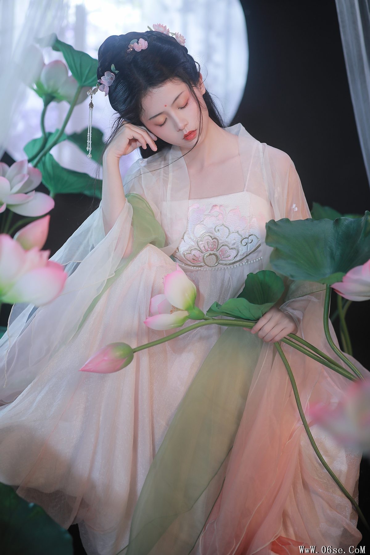 图片[27]-YiTuYu艺图语 Vol.4974 Dai Bu Zhu De Yi Mi[37P]-六色网