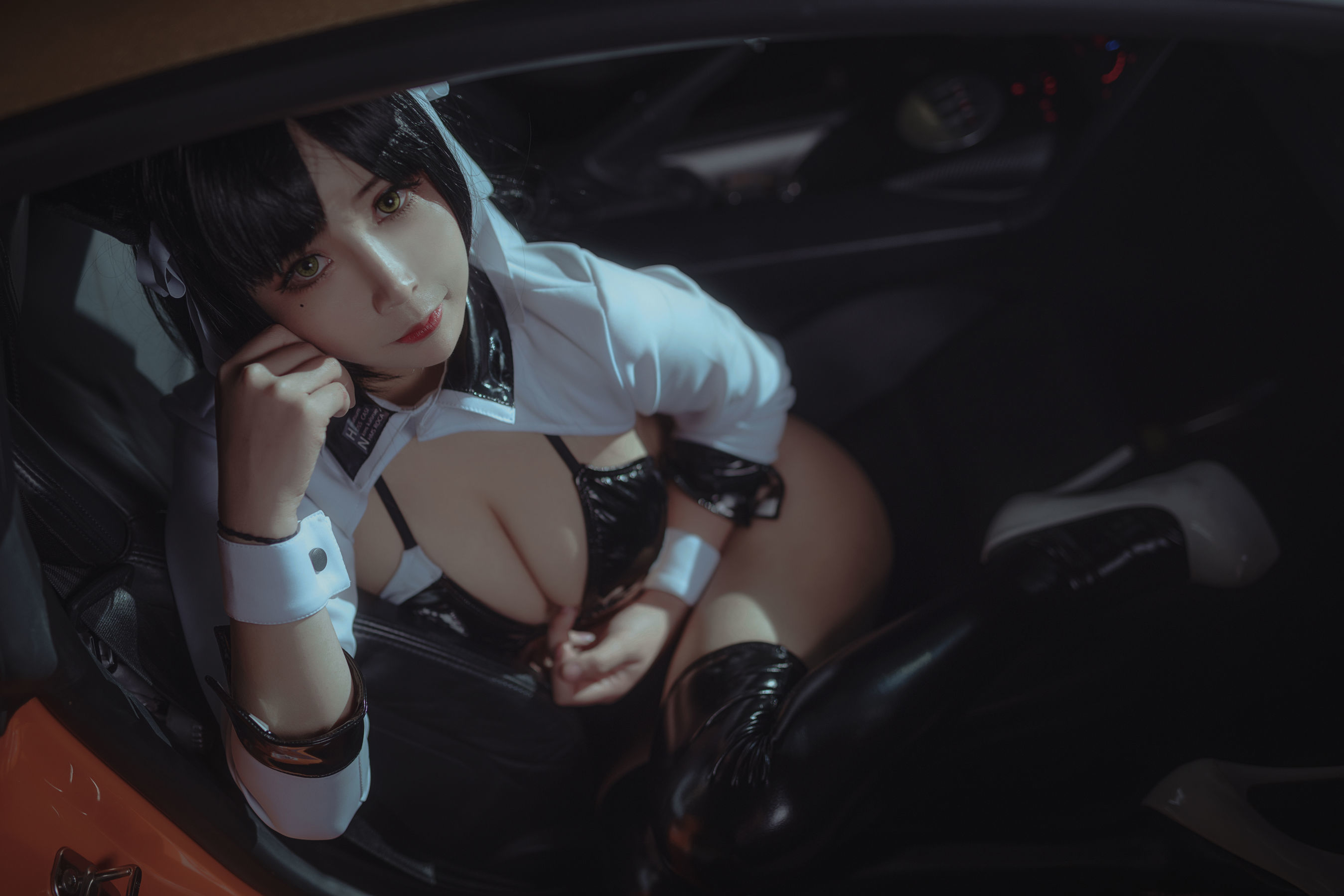 二次元妹子抱走莫子aa 赛车女郎[23P]-六色网