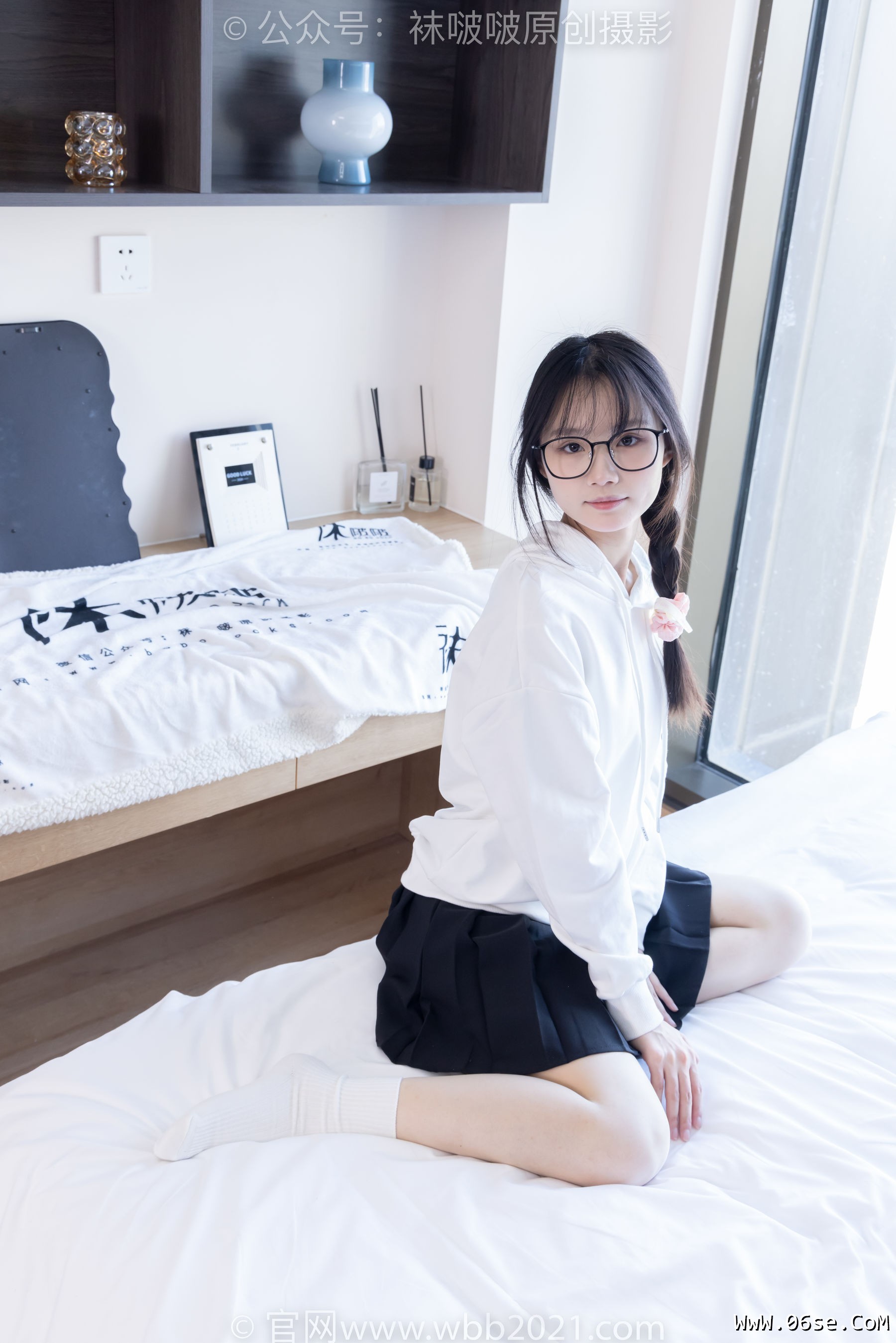 图片[142]-BoBoSocks袜啵啵 No.368 甜甜圈 -运动鞋、白棉袜、油亮肉丝[160P]-六色网