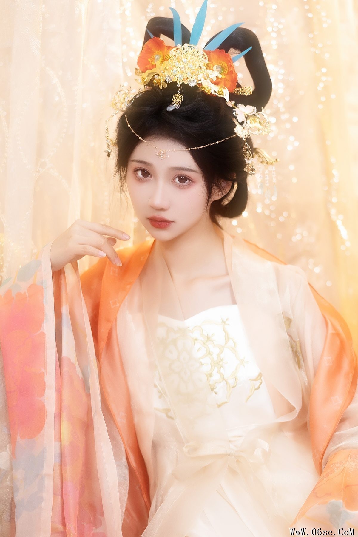 YiTuYu艺图语 Vol.4005 Qi Luo Sheng De Xiao Su Su[30P]-六色网