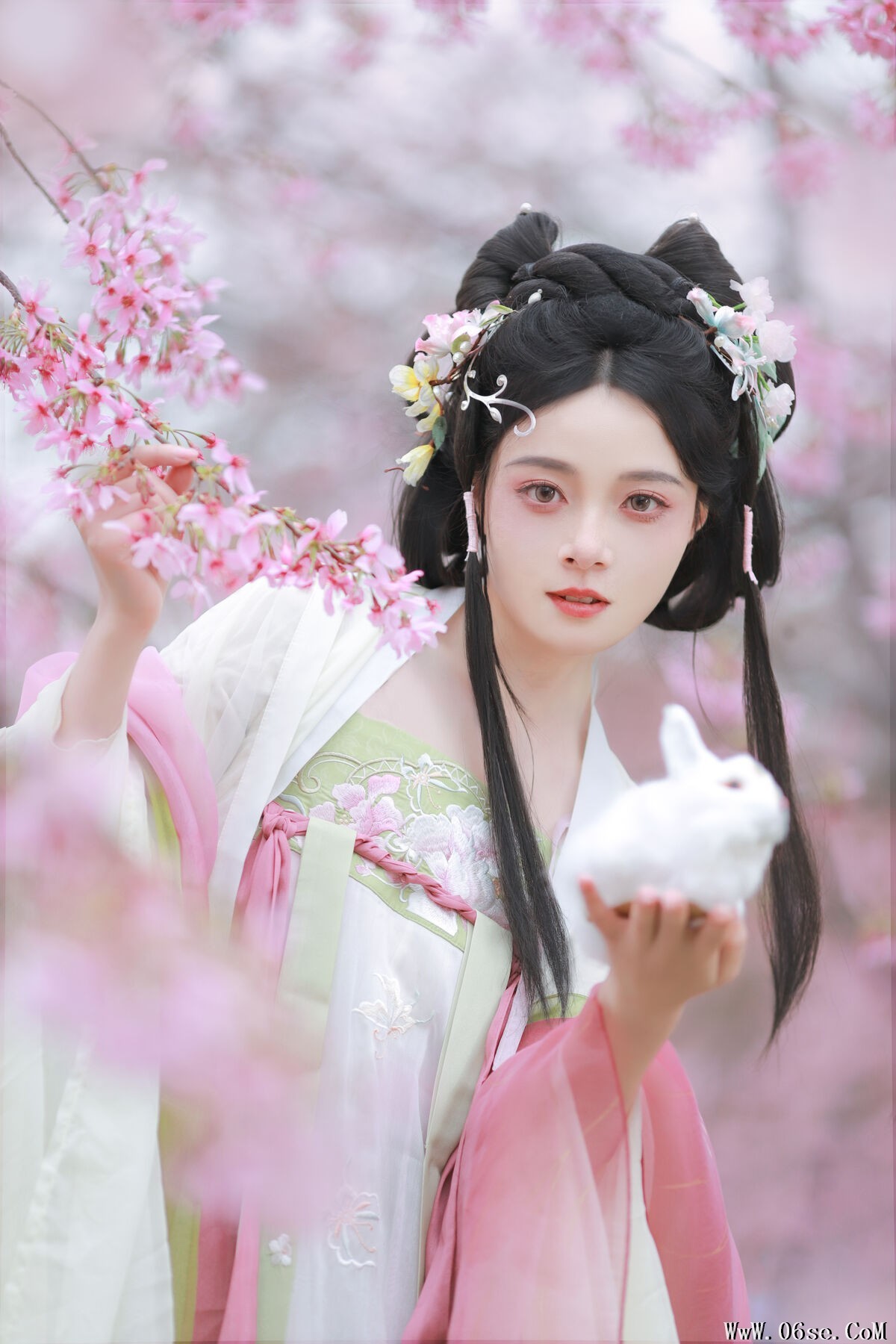 图片[18]-YiTuYu艺图语 Vol.6610 Nu Li Hua Zhuang De Sui Sui[22P]-六色网