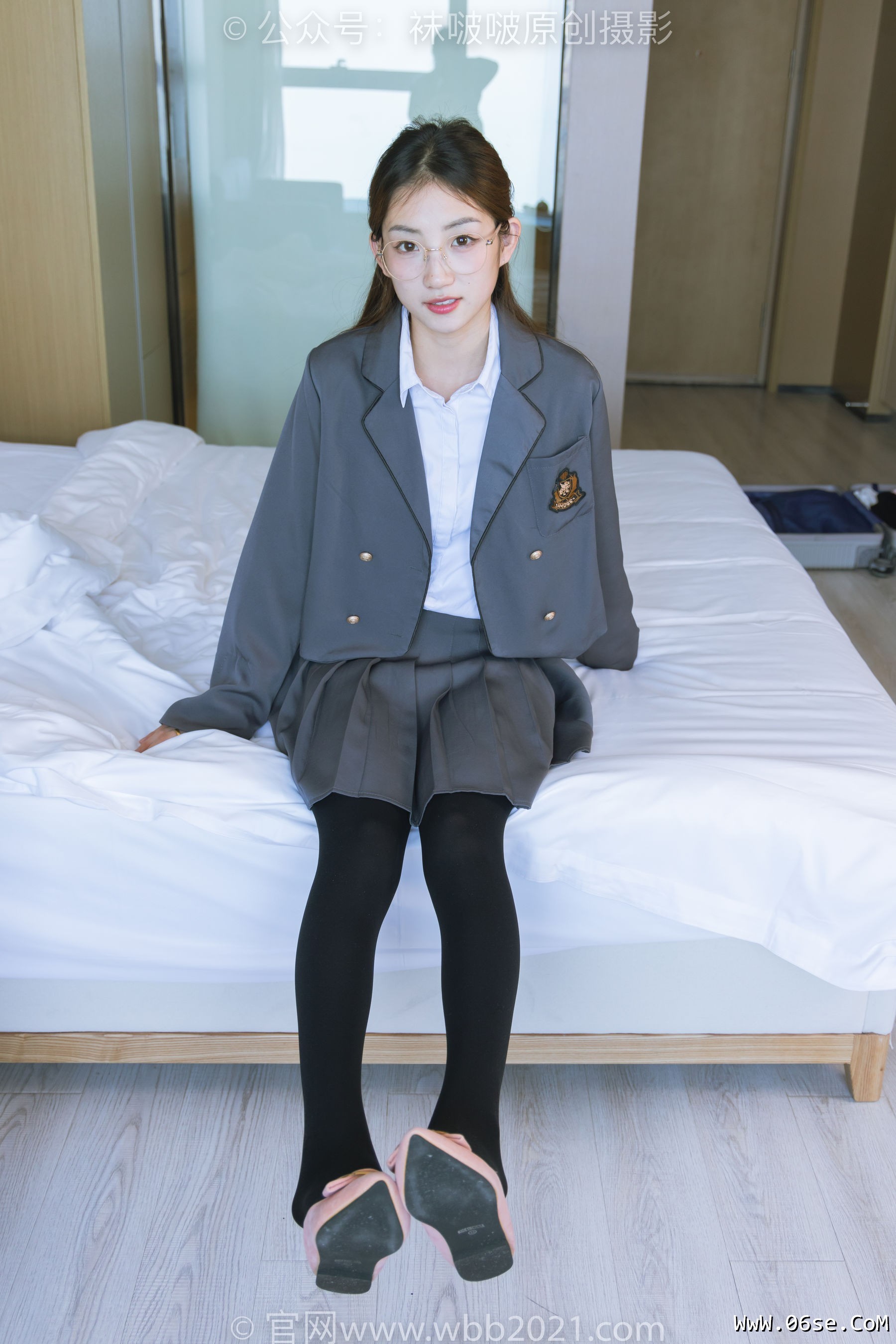 图片[78]-BoBoSocks袜啵啵 No.315 小沫 -平底鞋、厚黑丝、模特穿鞋及丝袜踩玩偶小熊剧情[140P]-六色网
