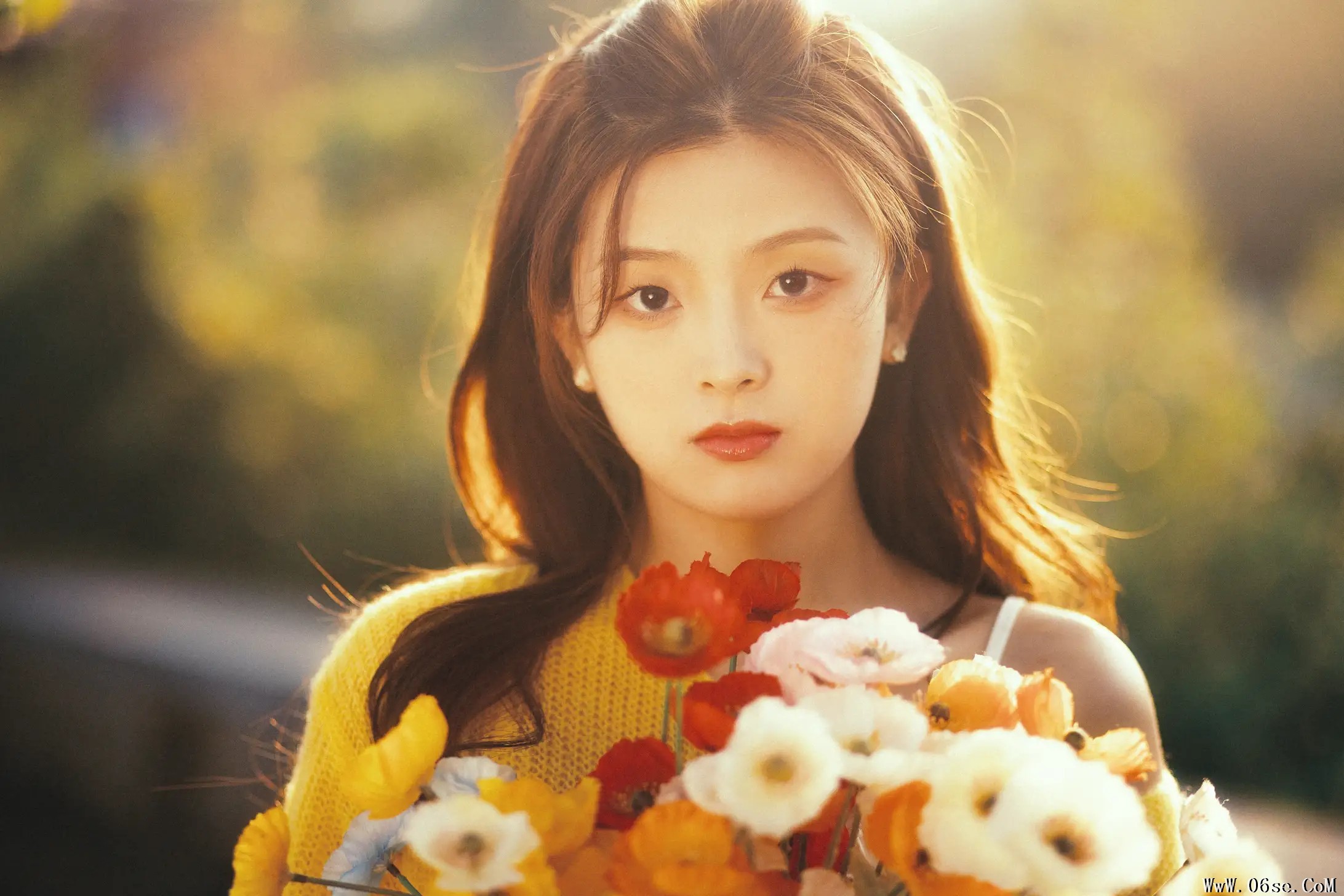 图片[10]-[艺图语] 2022.11.21 Vol.2490 – 黄毛衣女孩 [27P]-六色网