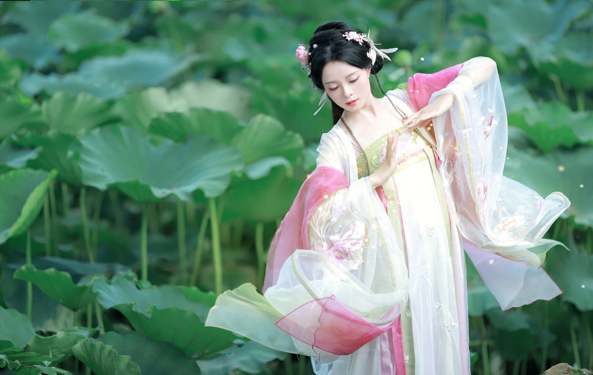 图片[21]-YiTuYu艺图语 Vol.5240 Nu Li Hua Zhuang De Sui Sui[23P]-六色网