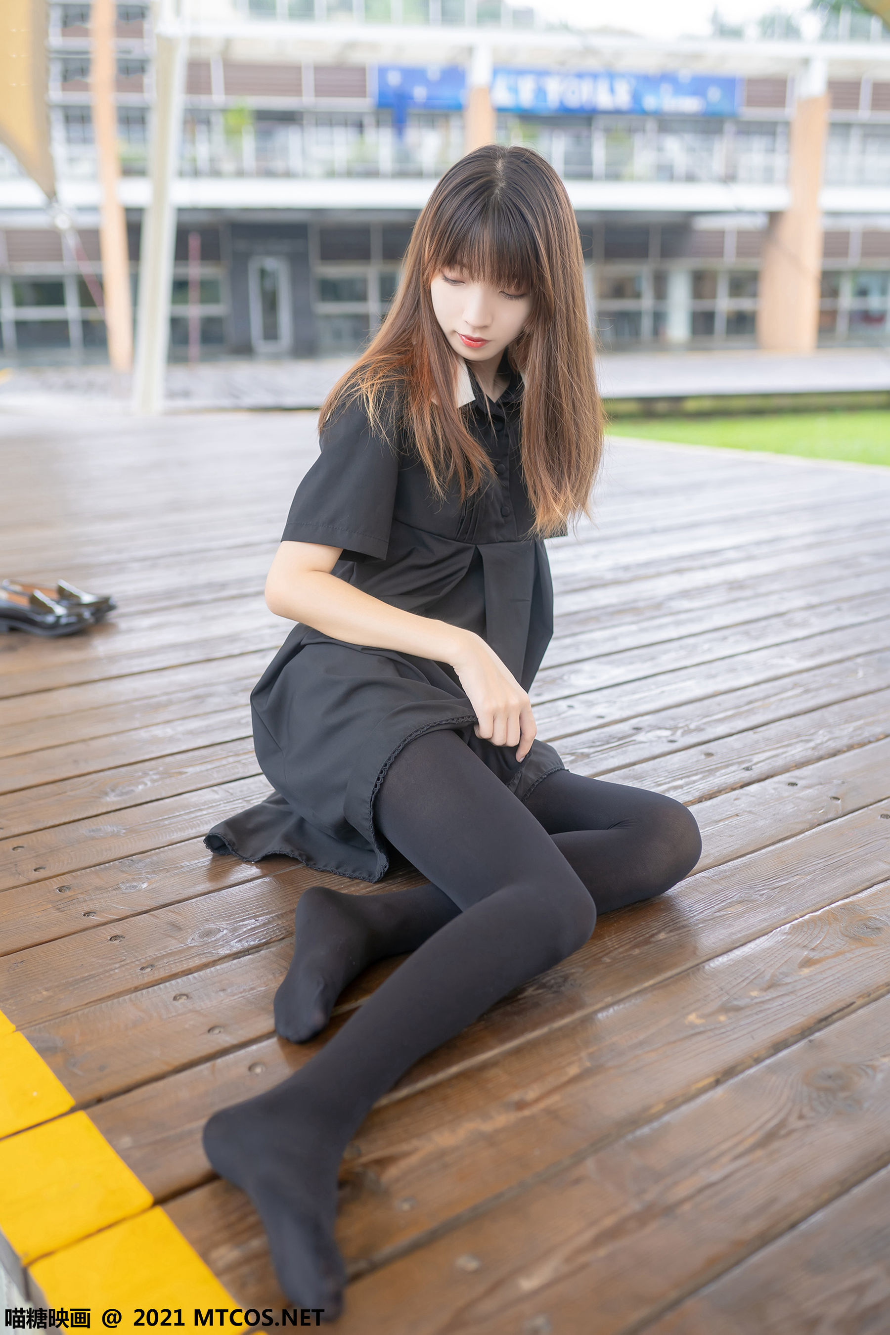 喵糖映画 VOL.423 黑裙黑袜 [35P]-六色网