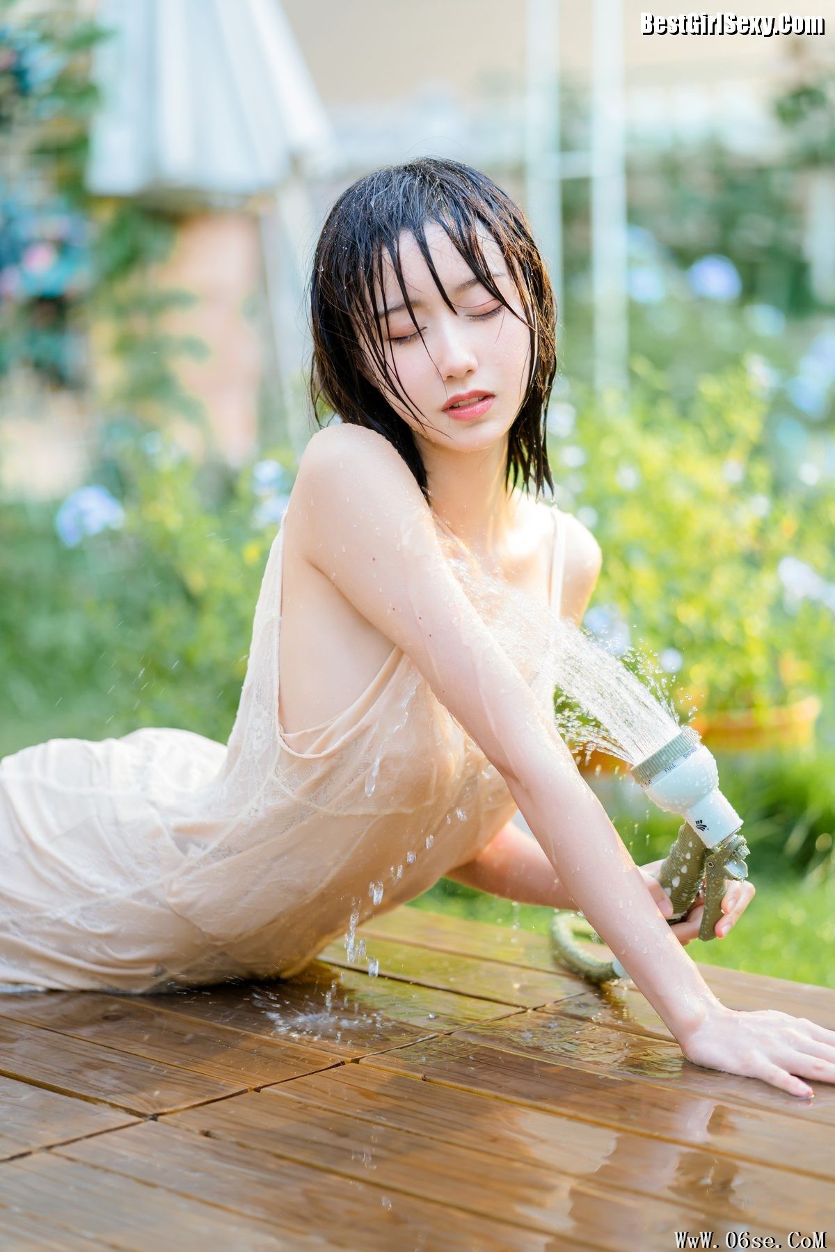 图片[25]-YiTuYu艺图语 Vol.4012 Mu Mian Mian VWV[28P]-六色网
