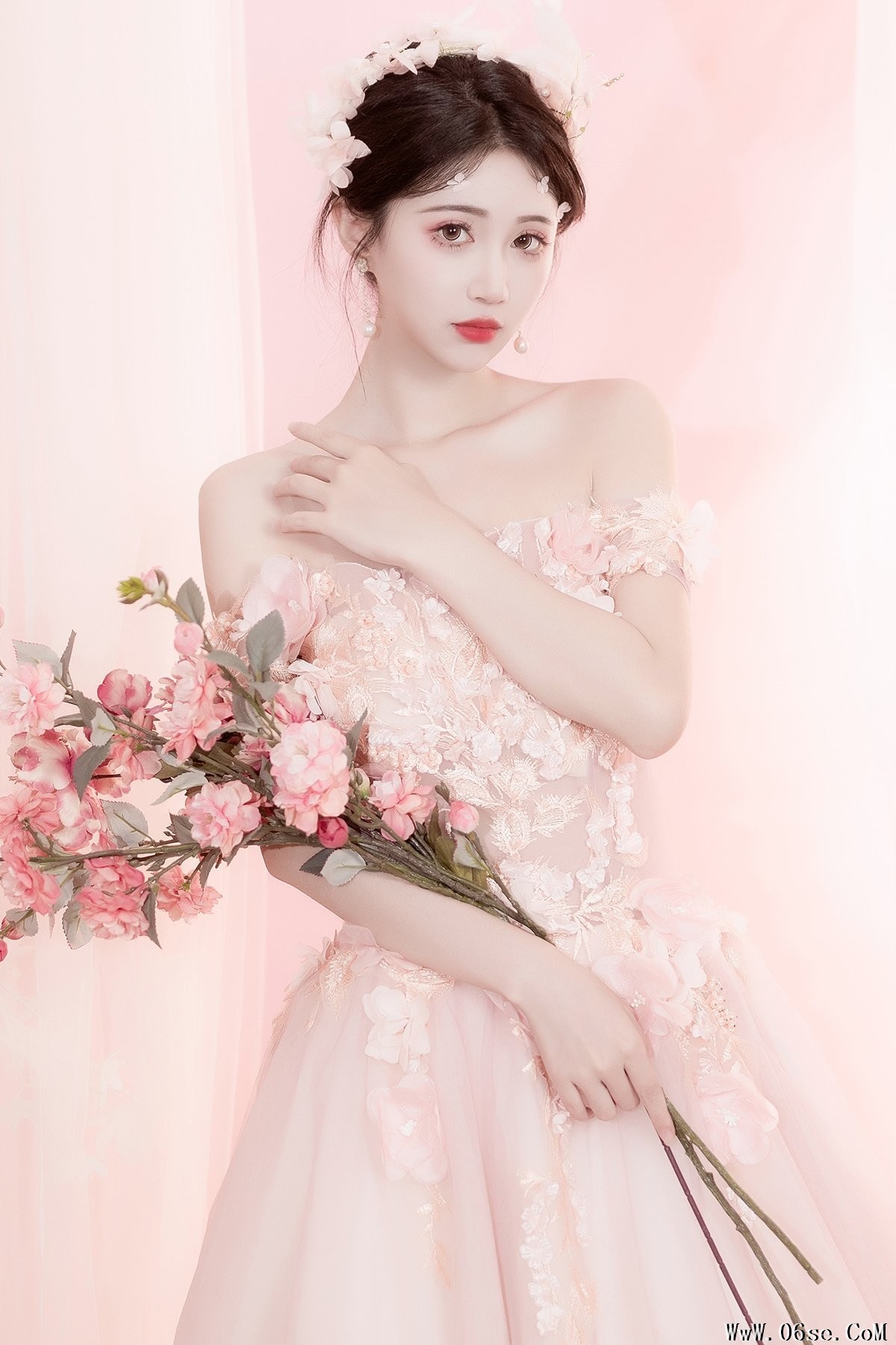 YiTuYu艺图语 Vol.7107 Qi Luo Sheng De Xiao Su Su[28P]-六色网